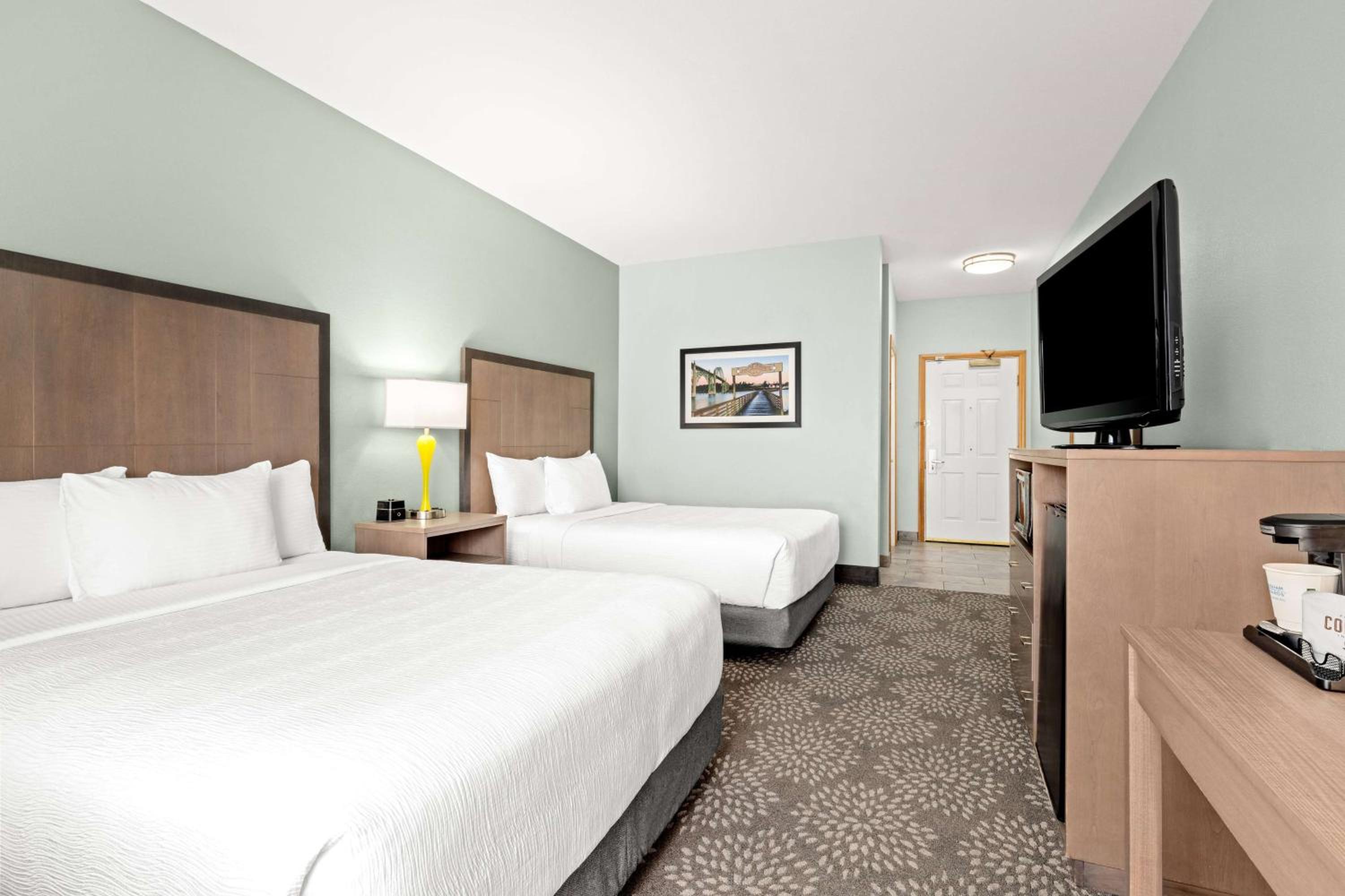 Queen Room with Two Queen Beds - Mobility Access/Non-Smoking - Photo 1