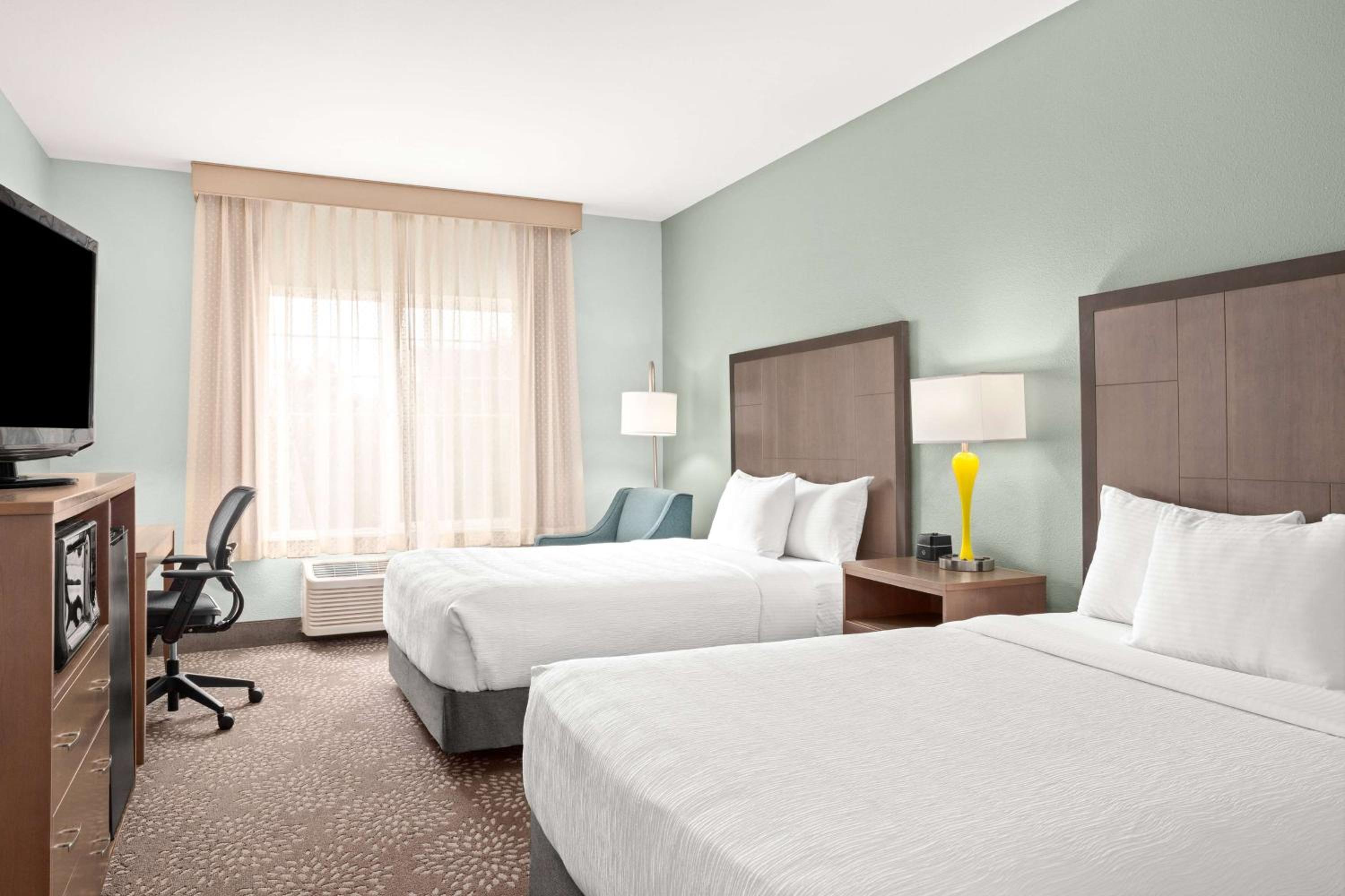 Queen Room with Two Queen Beds - Mobility Access/Non-Smoking - Photo 4
