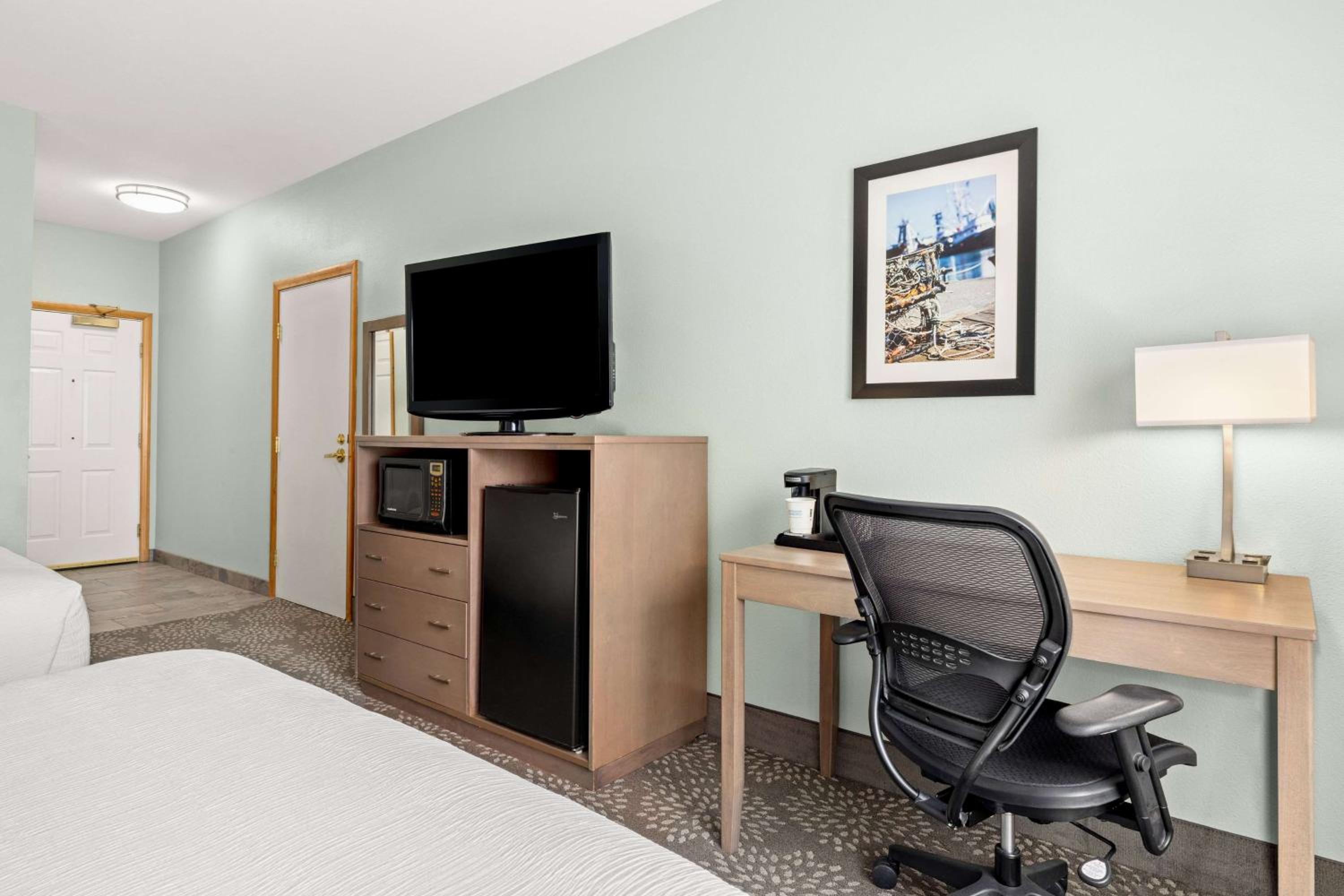 Queen Room with Two Queen Beds - Mobility Access/Non-Smoking - Photo 2