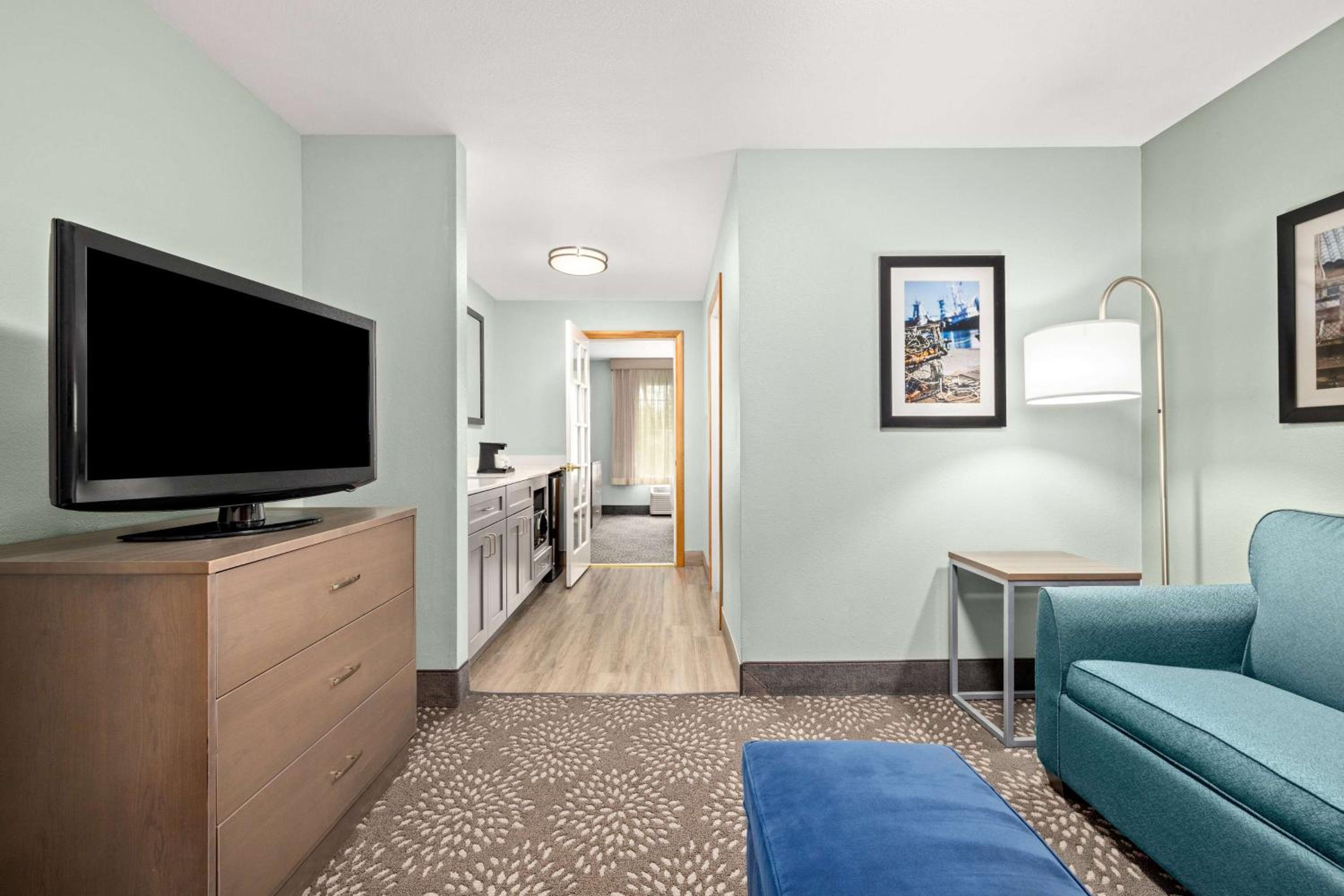 King Suite with Sofa Bed - Photo 12
