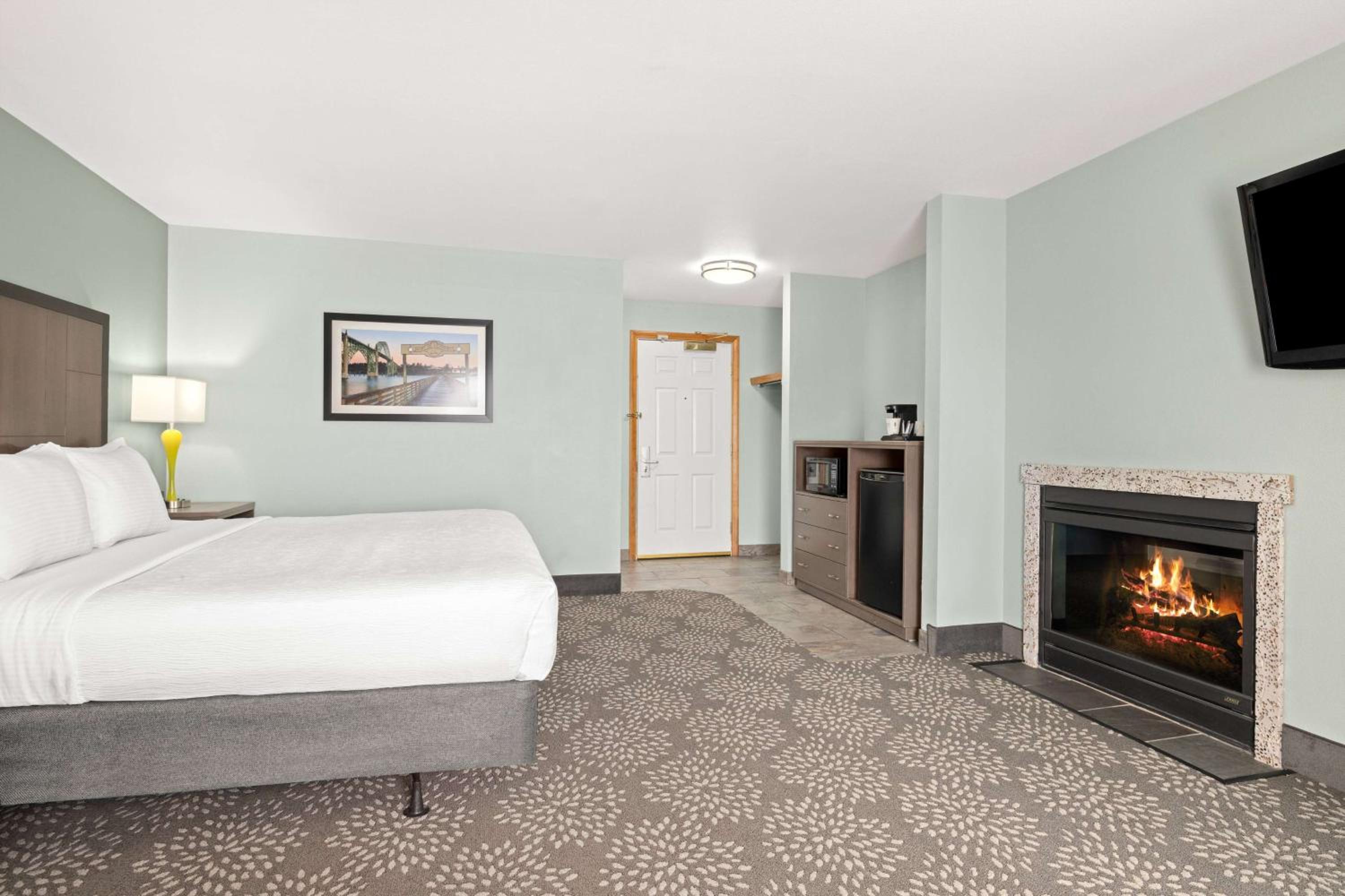 King Suite with Spa Bath - Photo 6