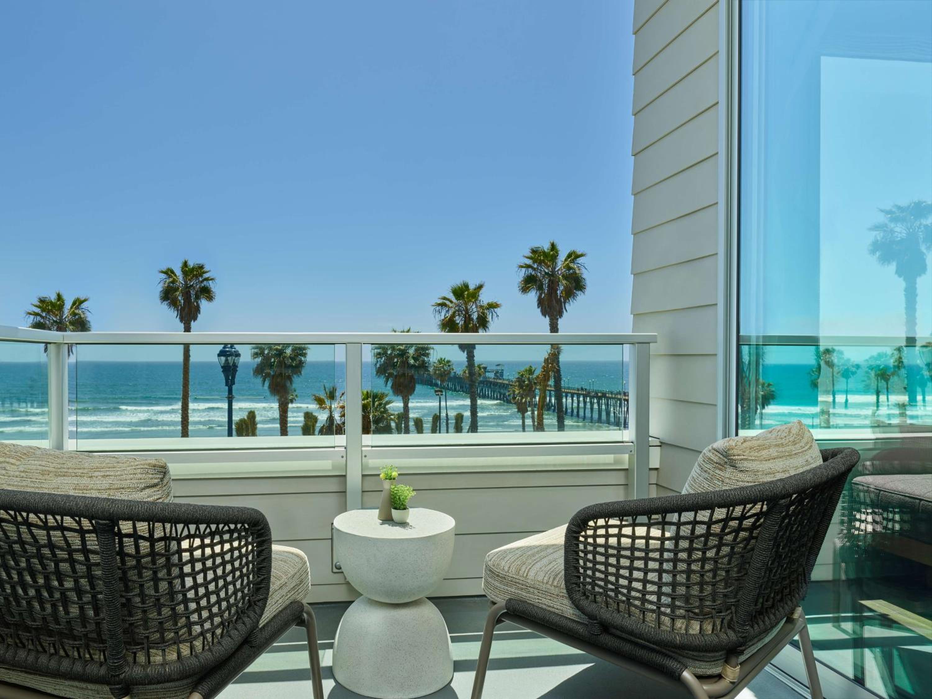 Dreamscape Oceanfront Suite - Photo 3