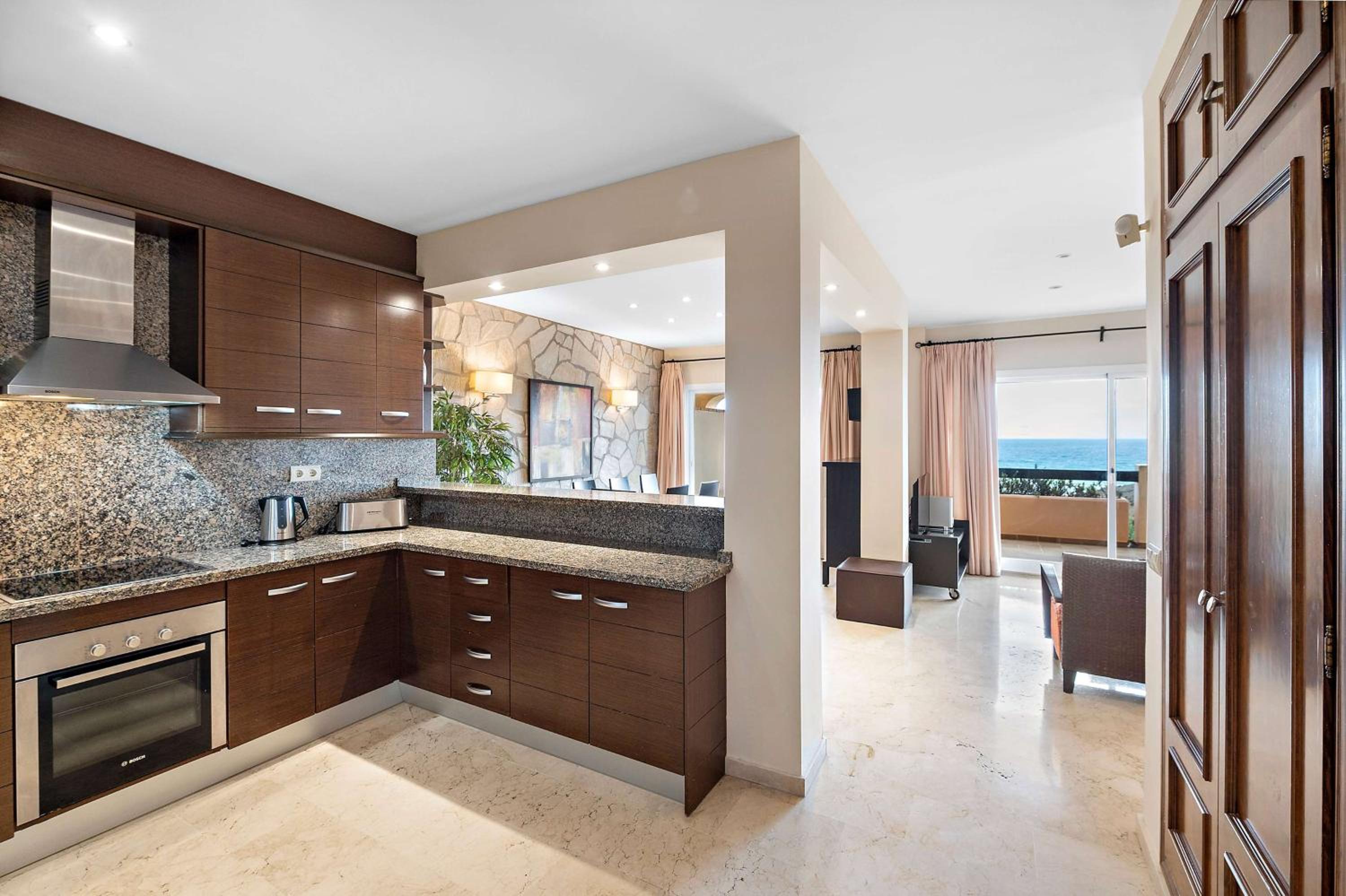 Premium Plus Two Bedroom Suite with Sea View thumbnail 5