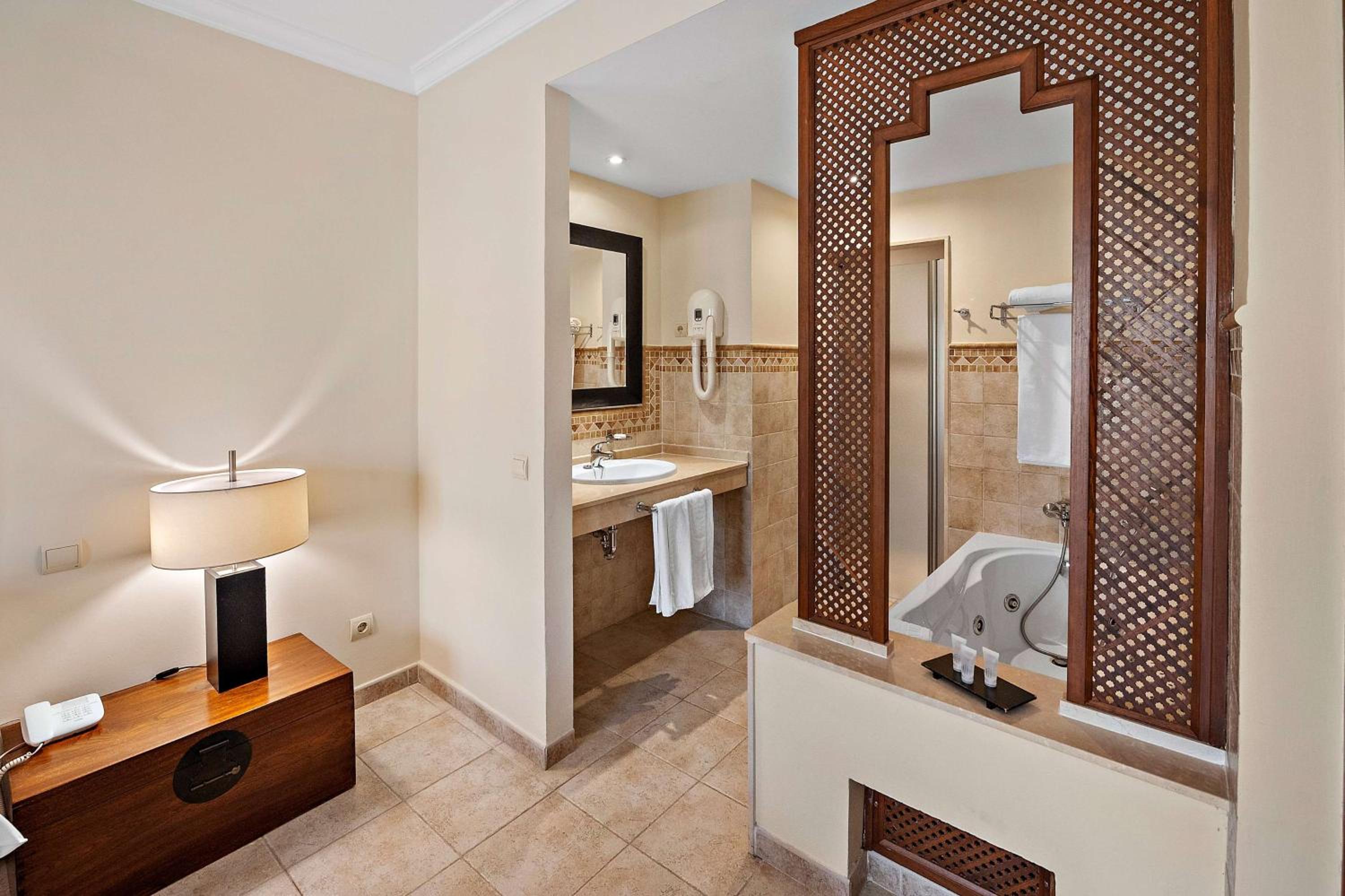 Premium Plus One Bedroom Suite with Sea View