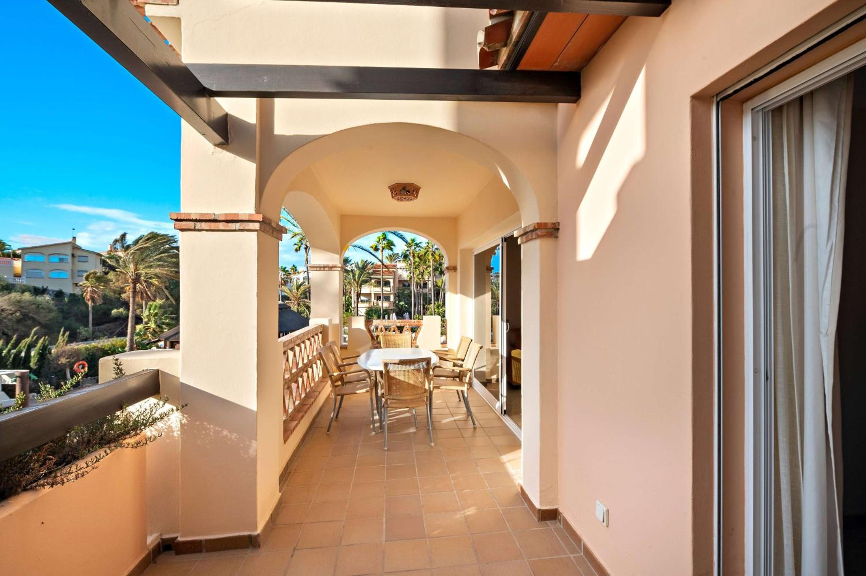Premium Plus Two Bedroom Suite thumbnail 5