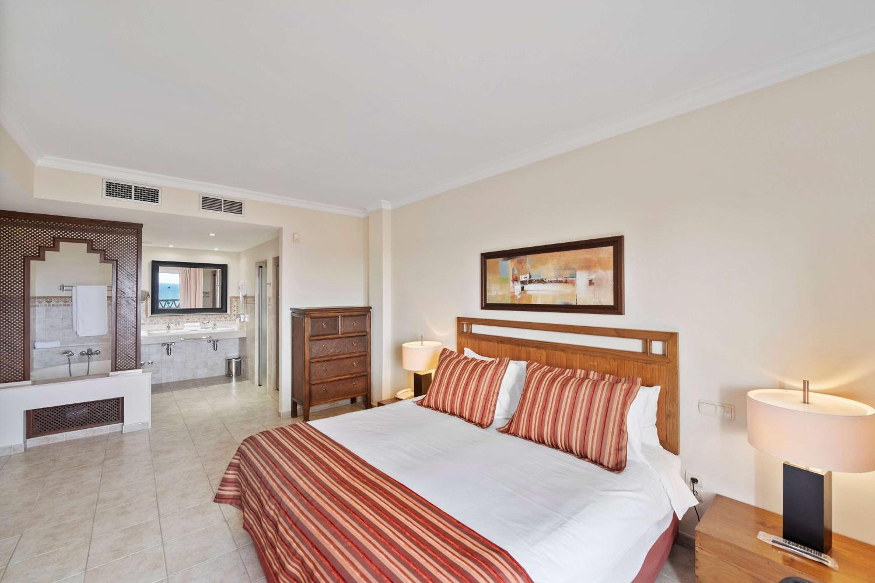 Premium Plus Three Bedroom Suite with Hot Tub and Sea View