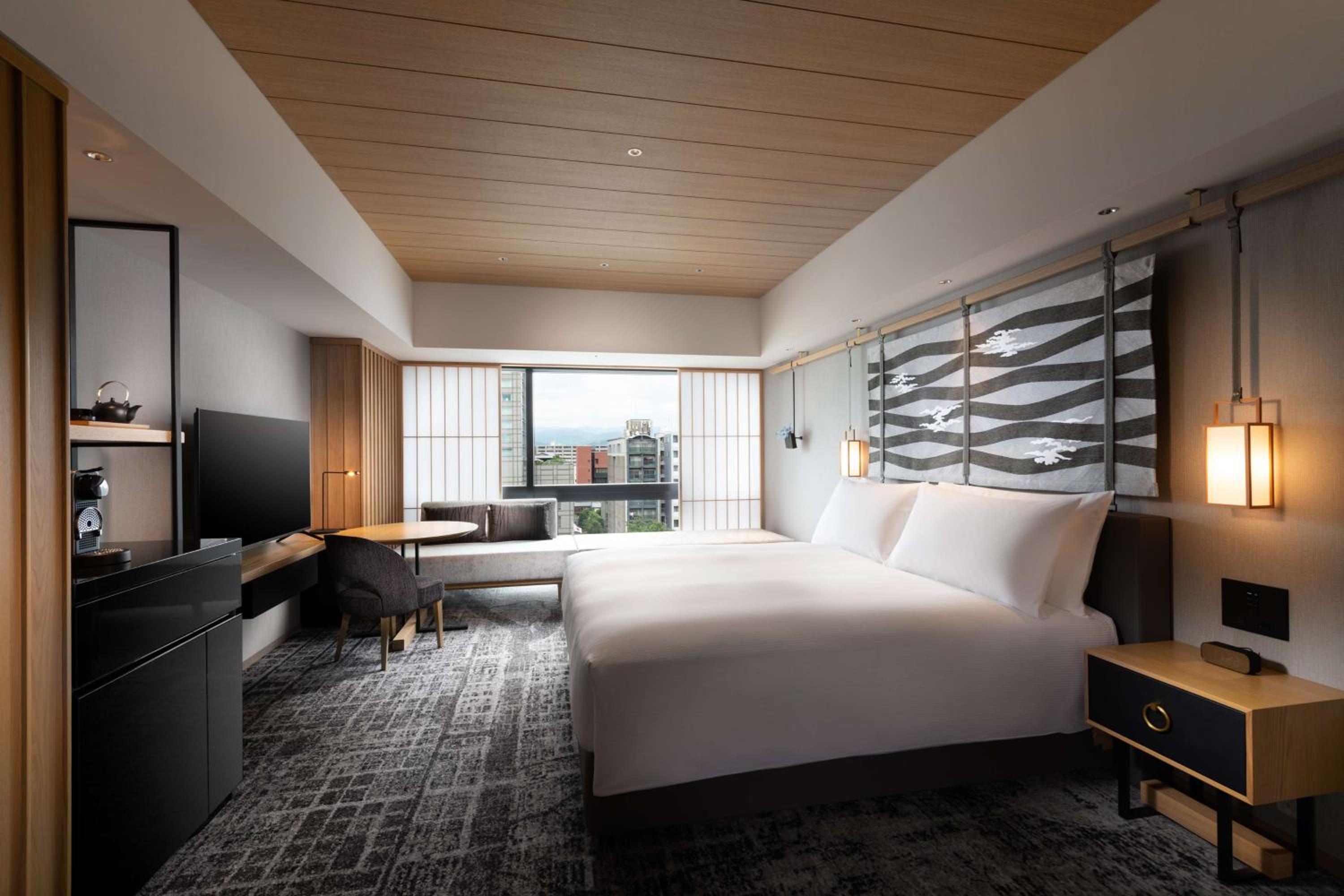 Executive King Room with City View - Photo 1