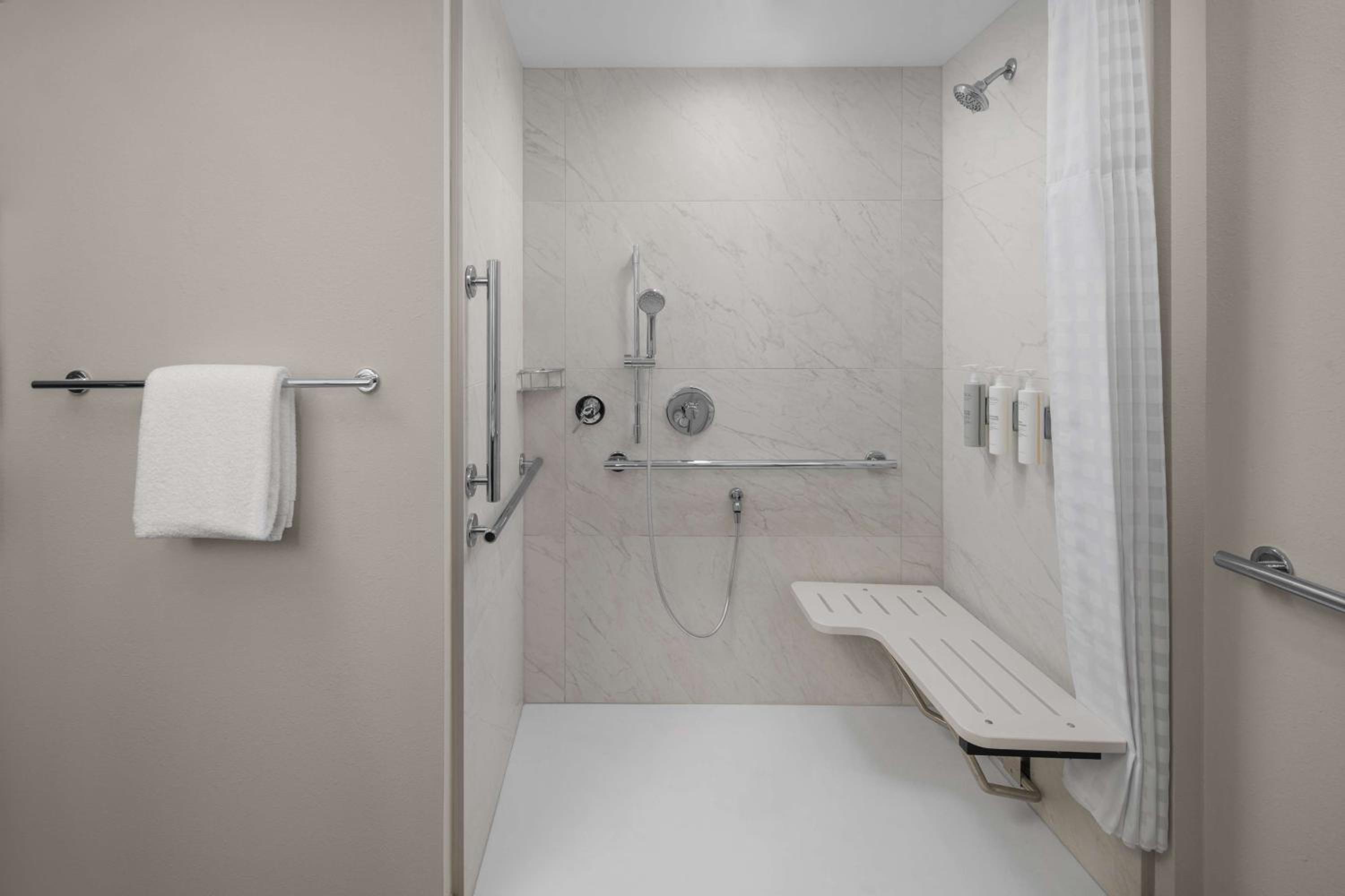 One-Bedroom King Suite with Roll-in Shower - Mobility Accessible