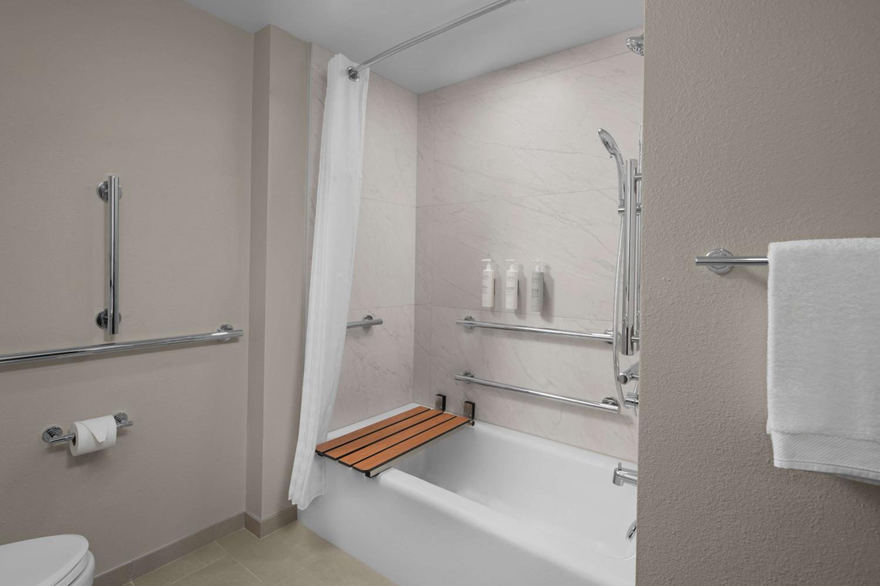 One-Bedroom King Suite with Bath Tub - Mobility Accessible photo 2