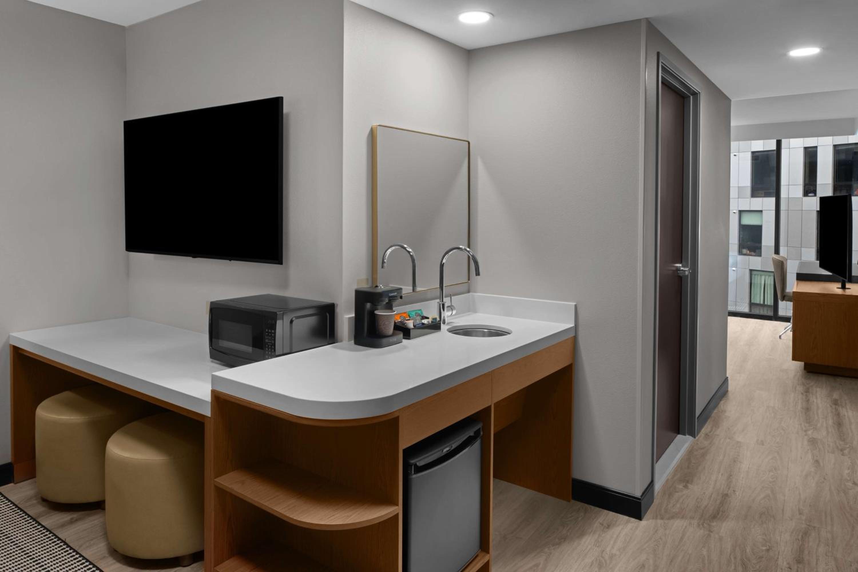One-Bedroom Queen Suite with Sofa Bed - Hearing Accessible photo 2