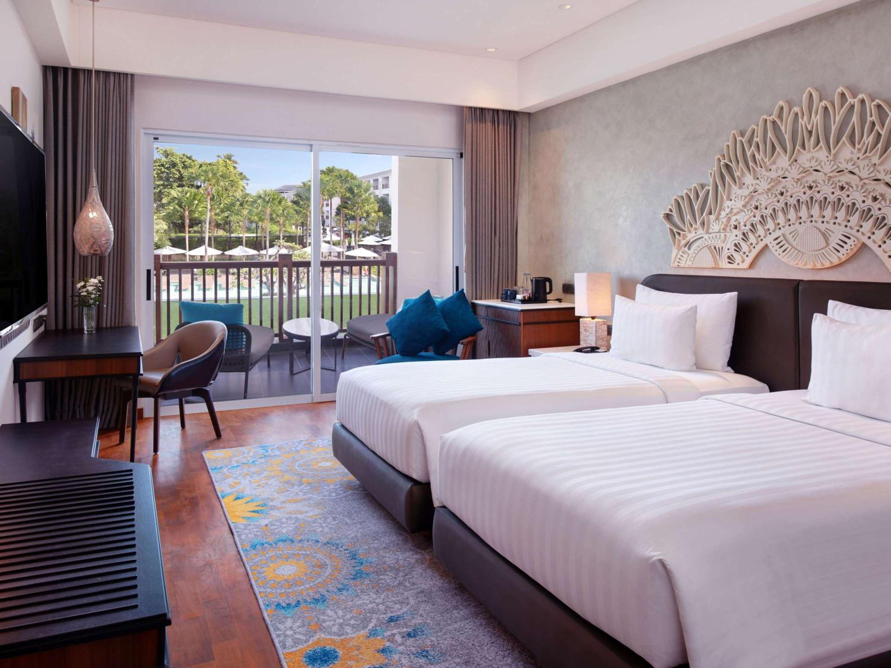 Deluxe Twin Room with Pool View - Photo 1