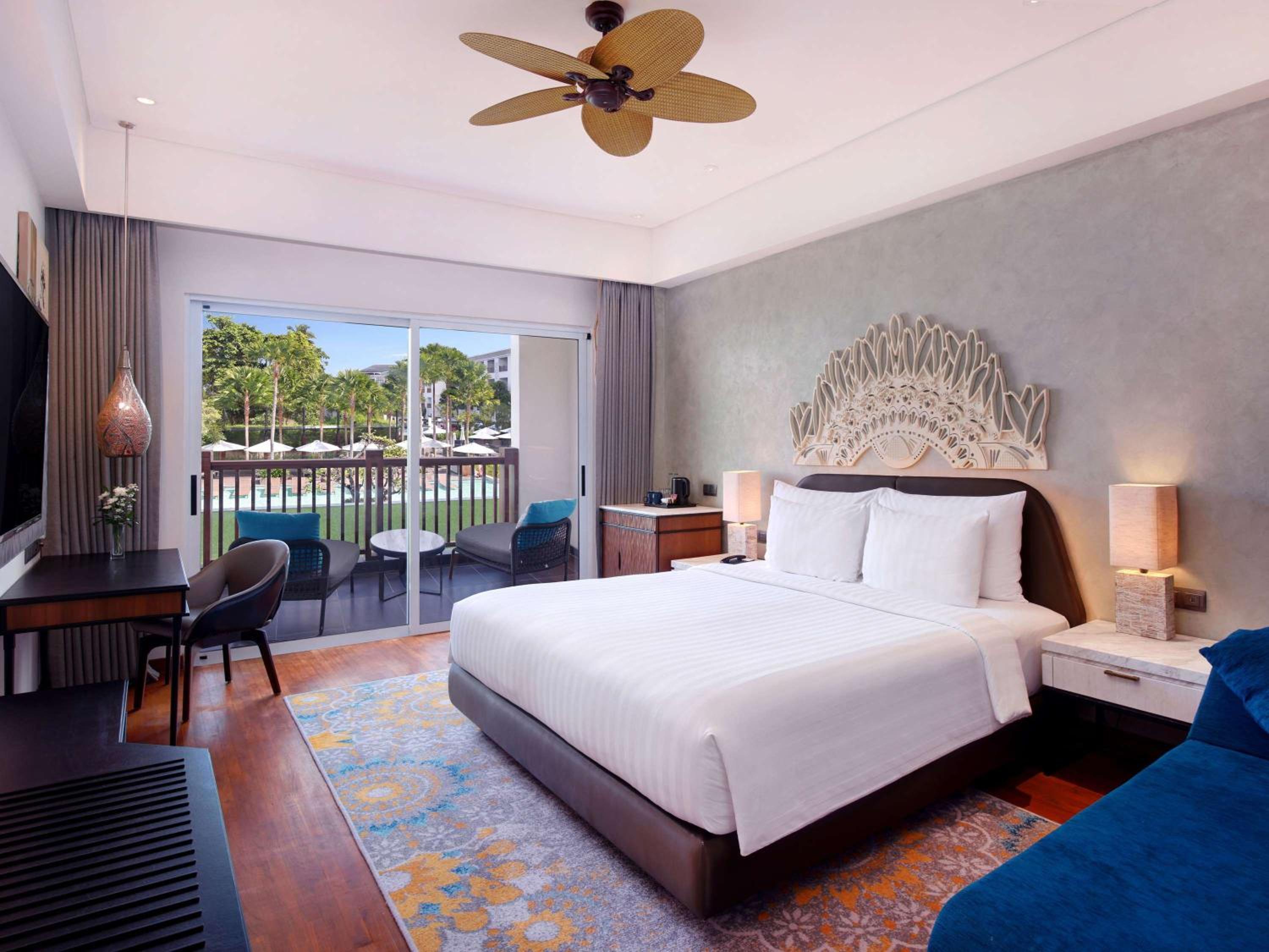 Deluxe King Room with Pool View - Photo 1