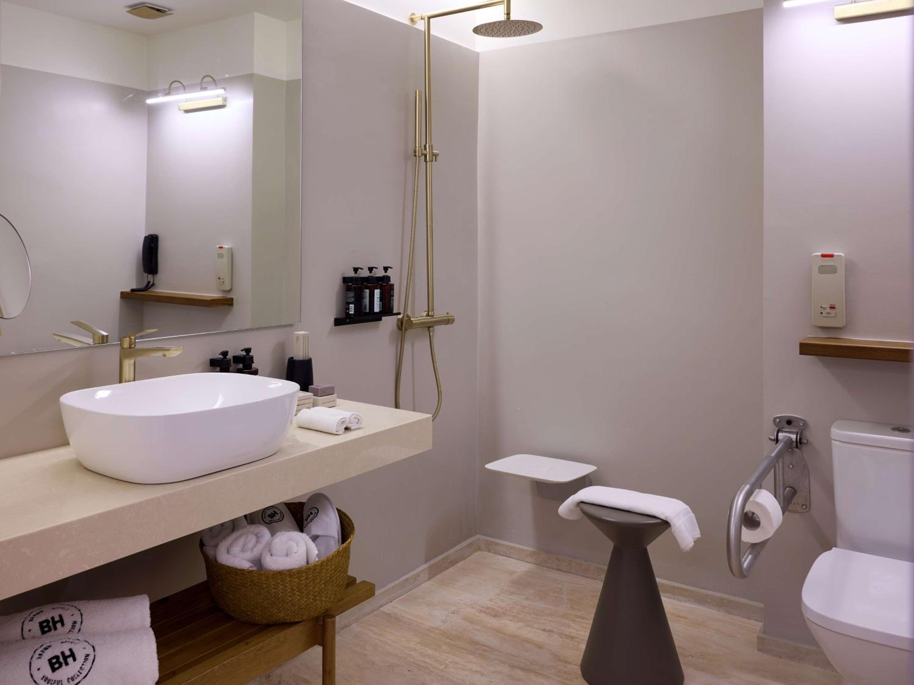 Classic King Room - Disability Access - Photo 7