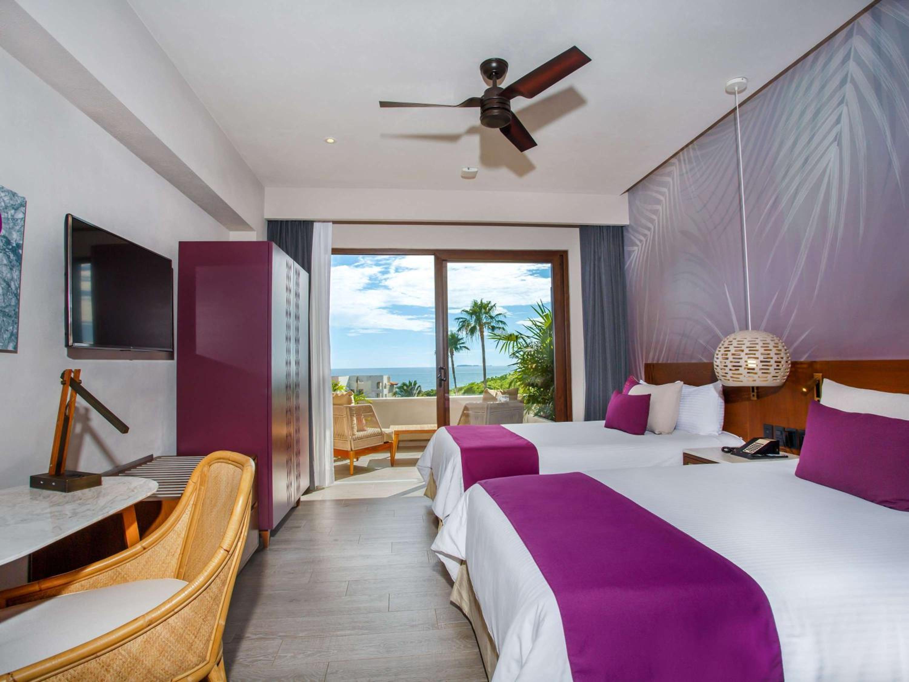 Lush Double Room with Two Double Beds and Garden View