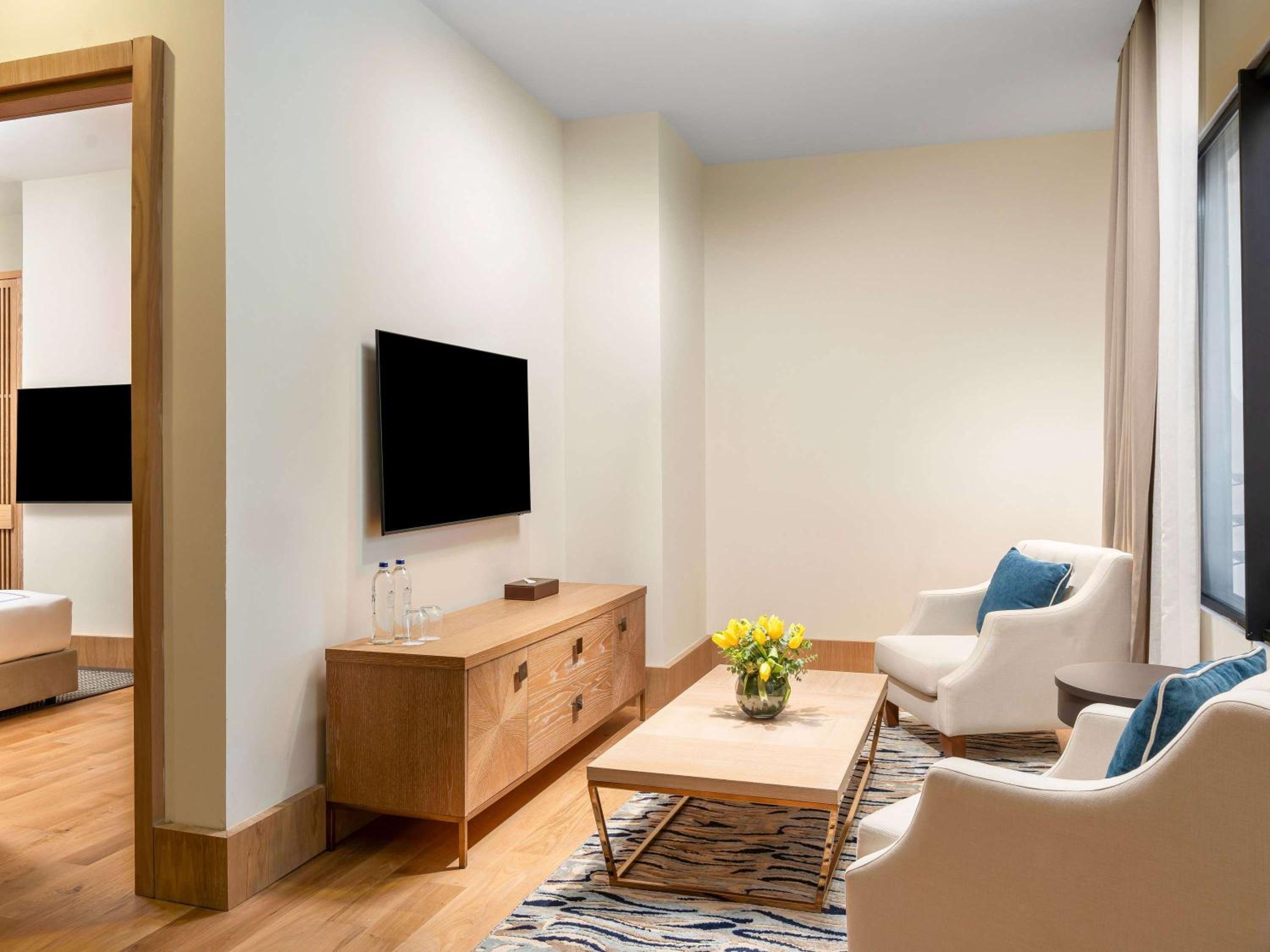 Junior Suite with Courtyard View