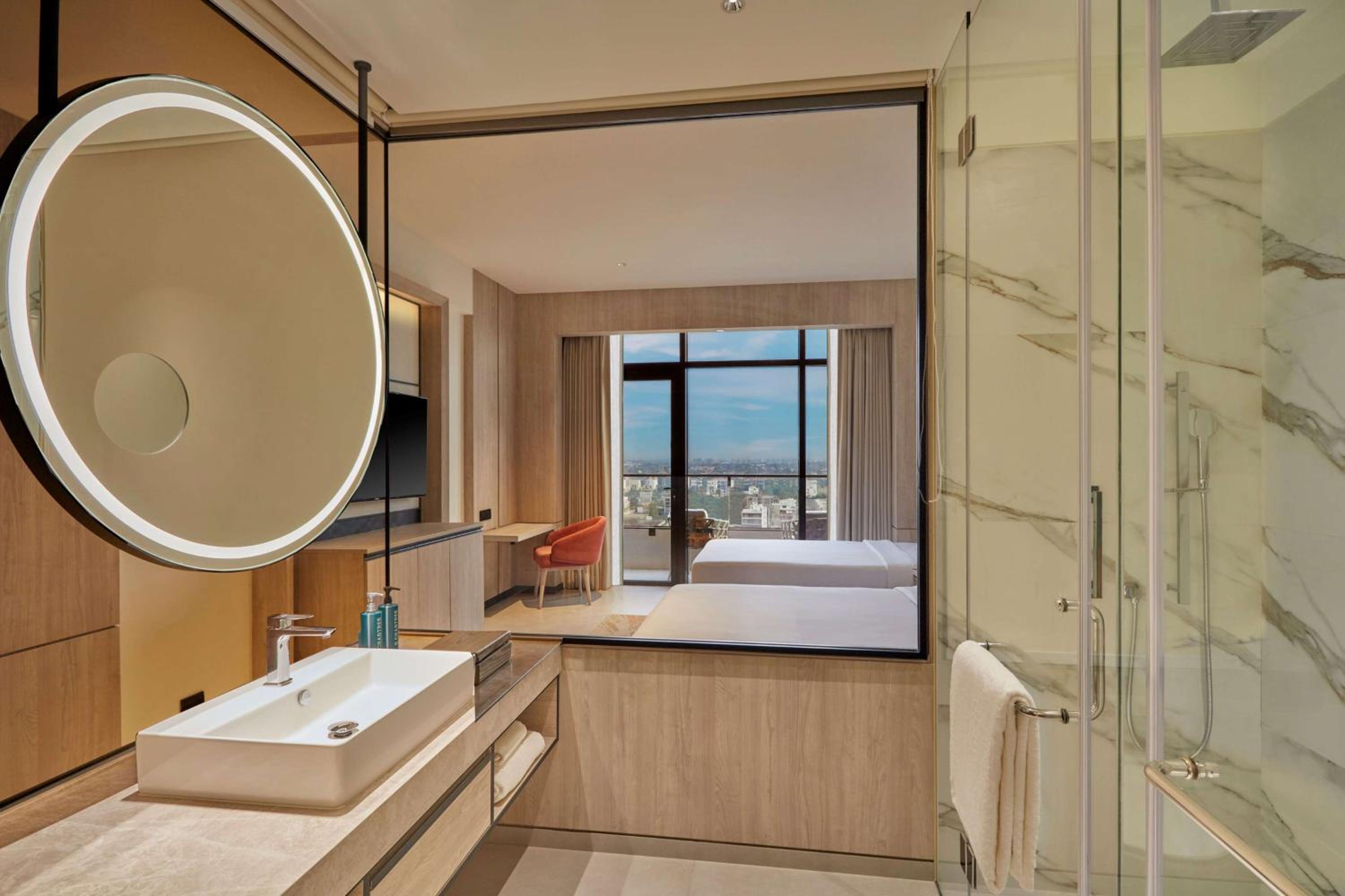 Executive King Room - Lounge Access - Photo 2
