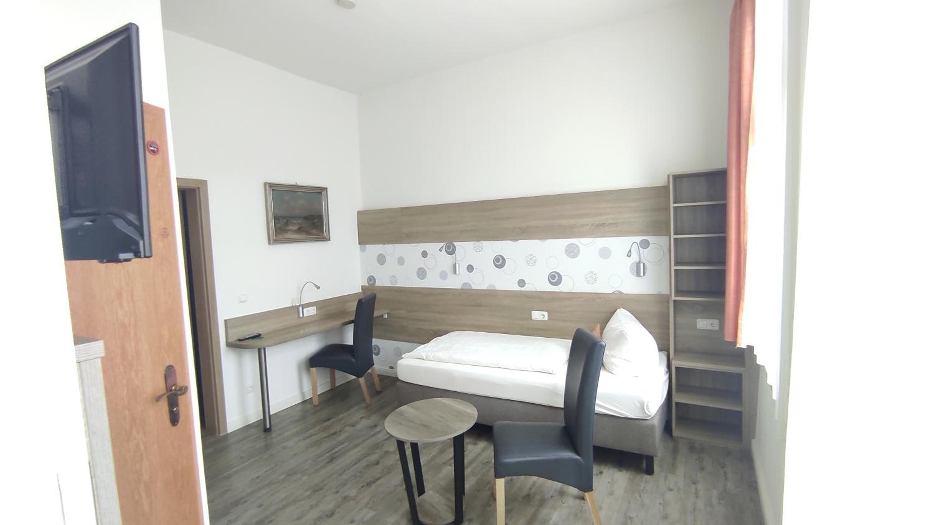 Standard Single Room with Shower photo 3