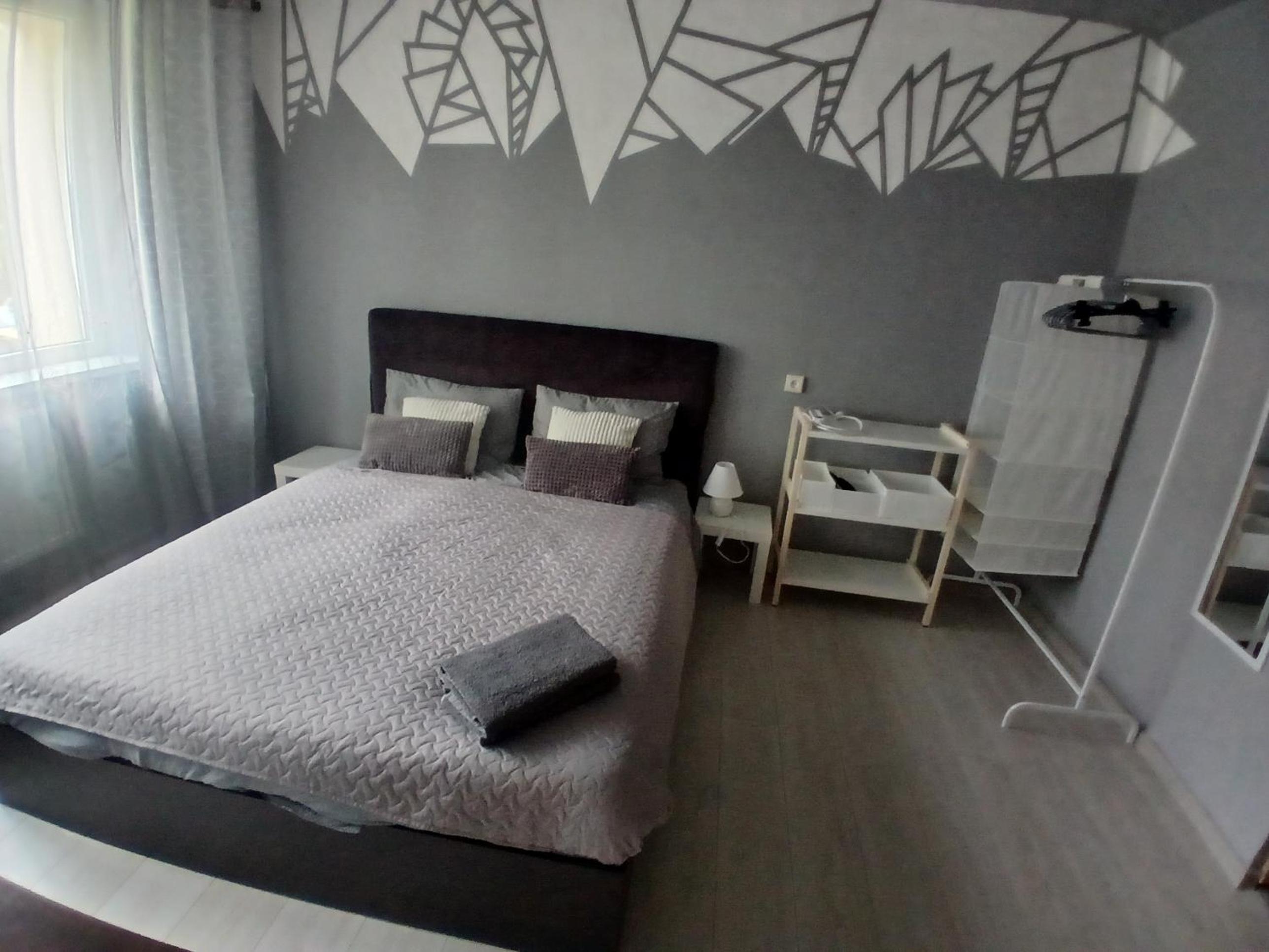 One-Bedroom Apartment photo 2