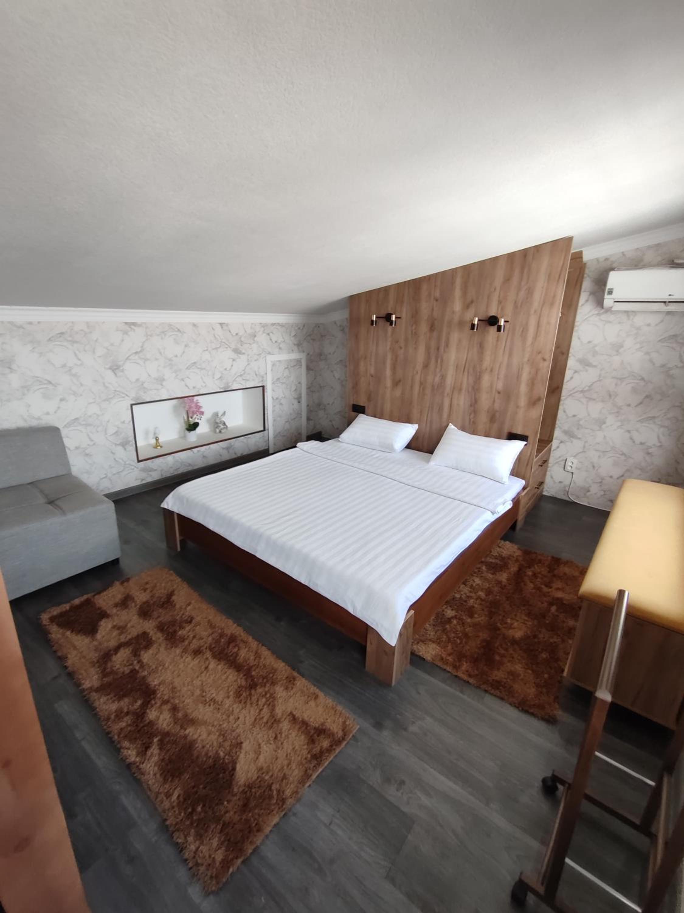 Deluxe King Suite