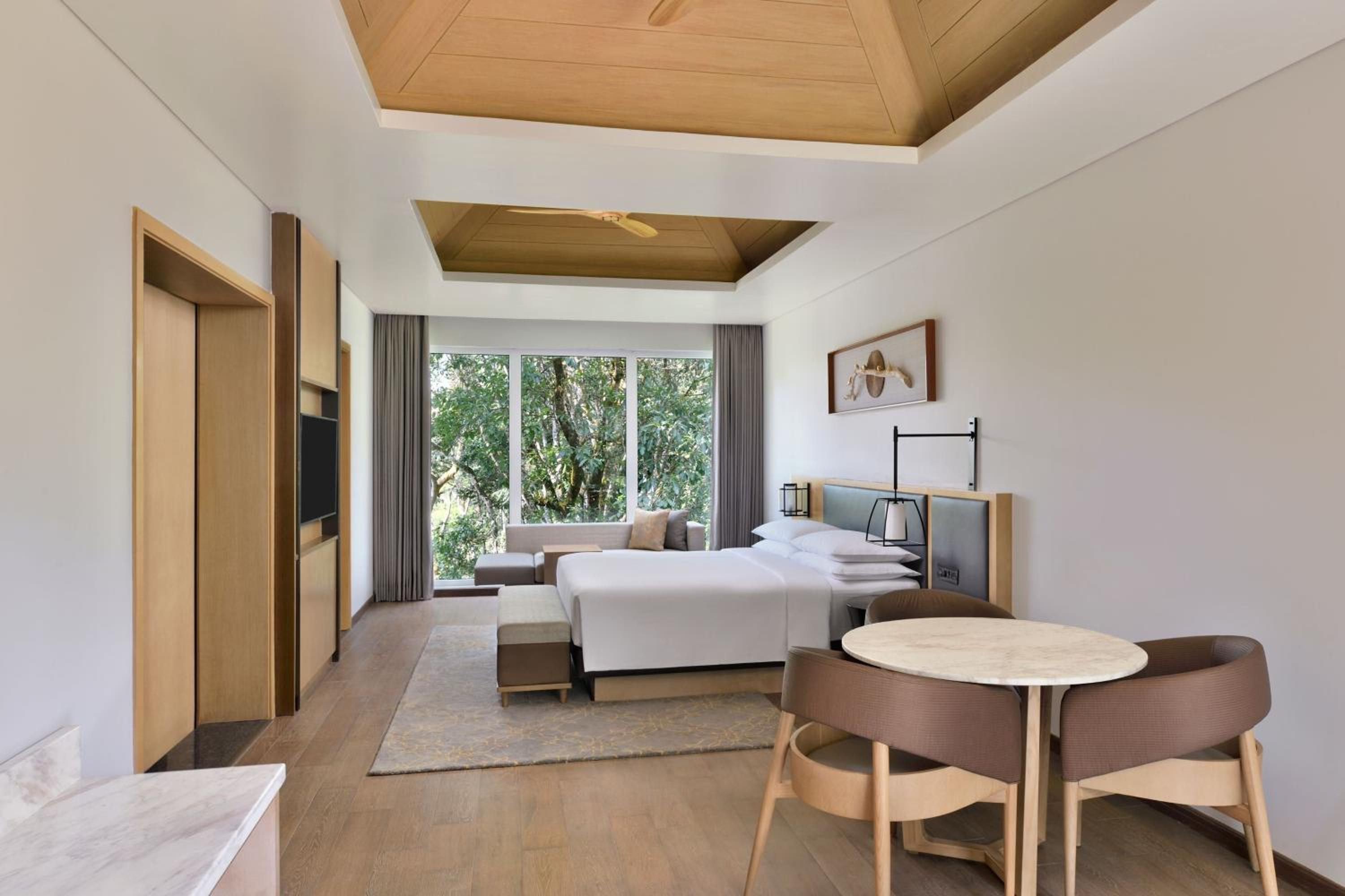 Luxury Cottage with King Bed with Sofa Bed and Garden View - Photo 1
