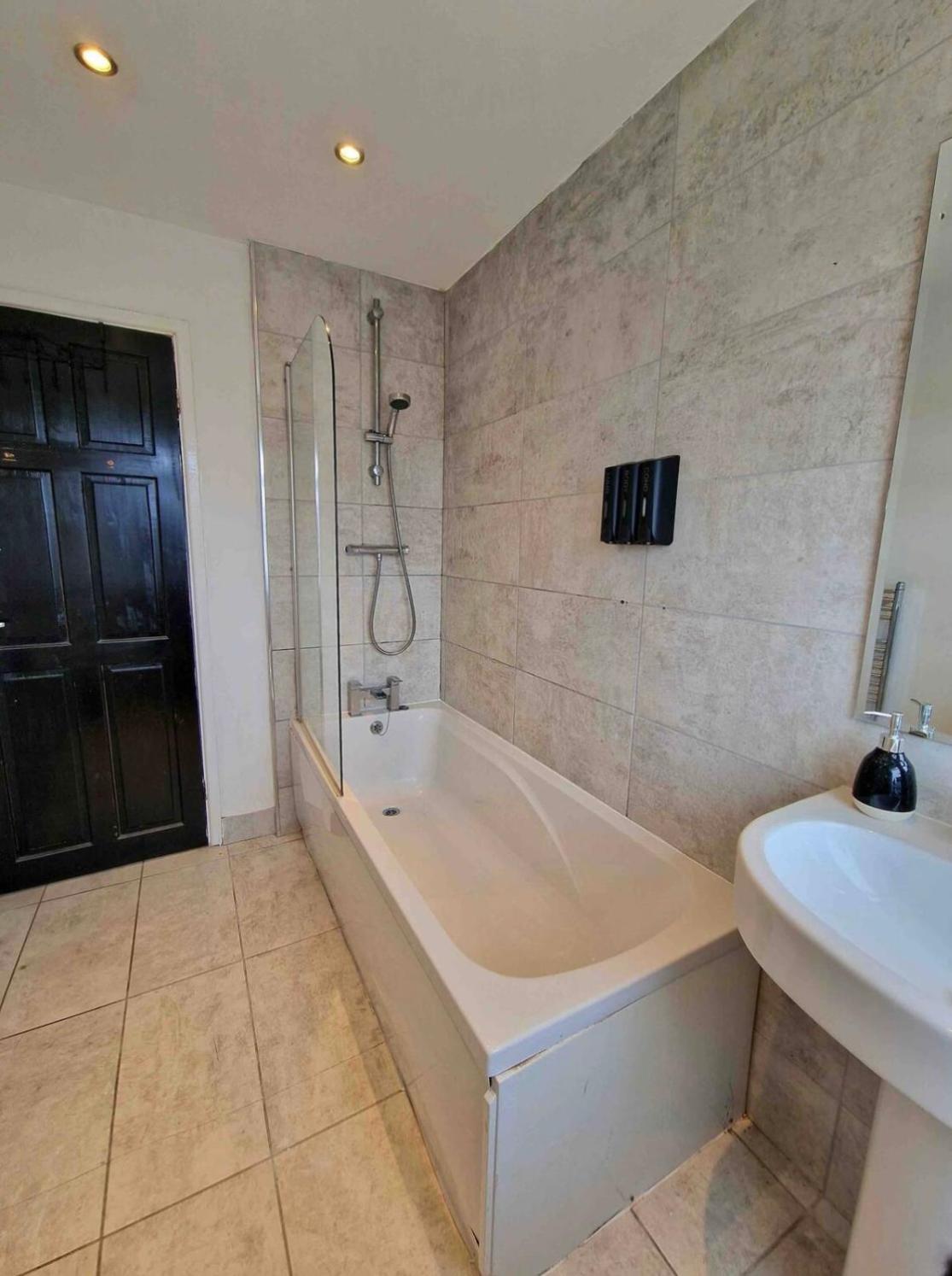 Three-Bedroom House photo 2