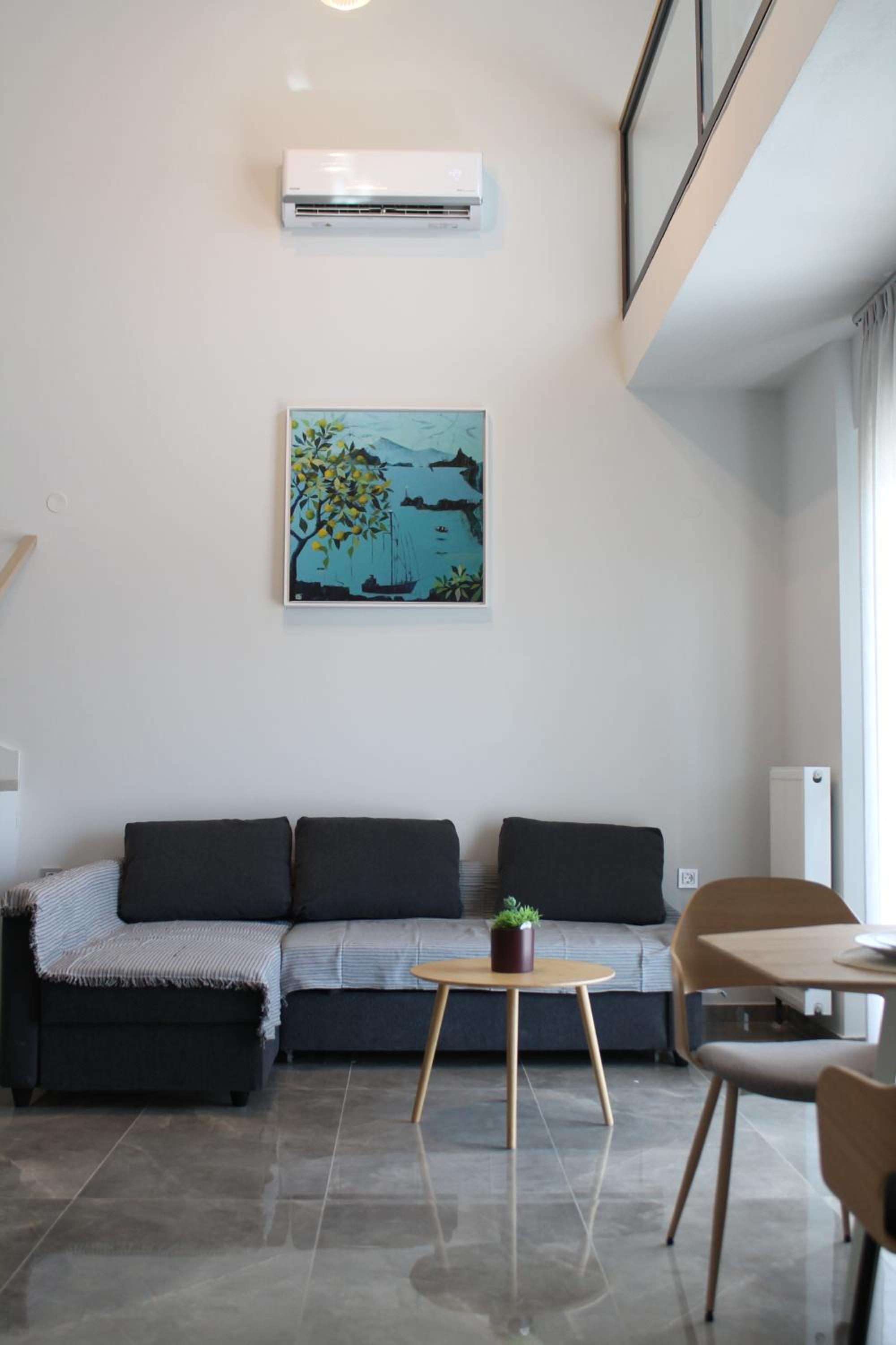 One-bedroom Loft Apartment 