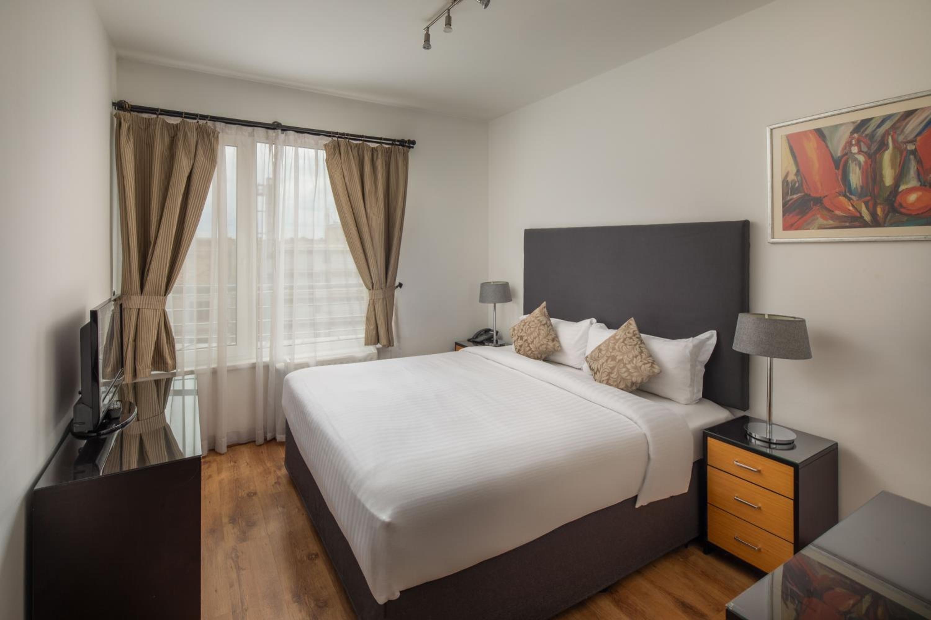 Executive Two-Bedroom Suite - Photo 3