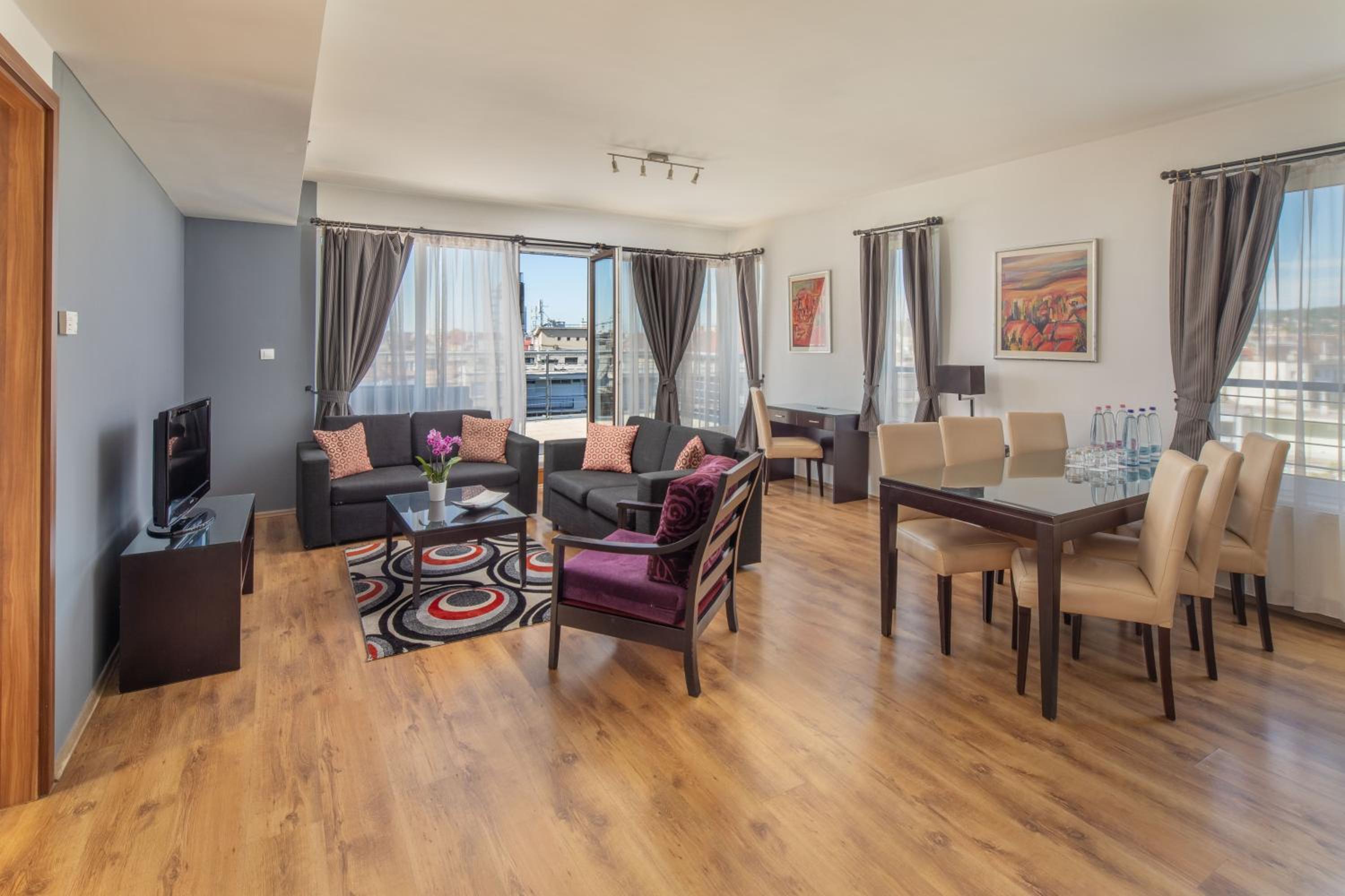 Three-Bedroom Penthouse Suite - Photo 8