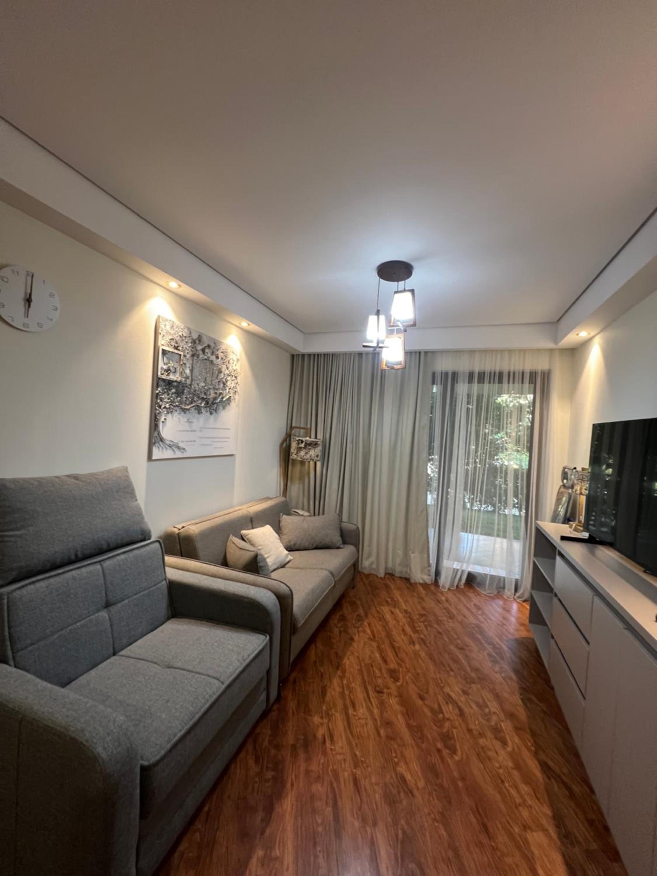 One-Bedroom Apartment photo 1