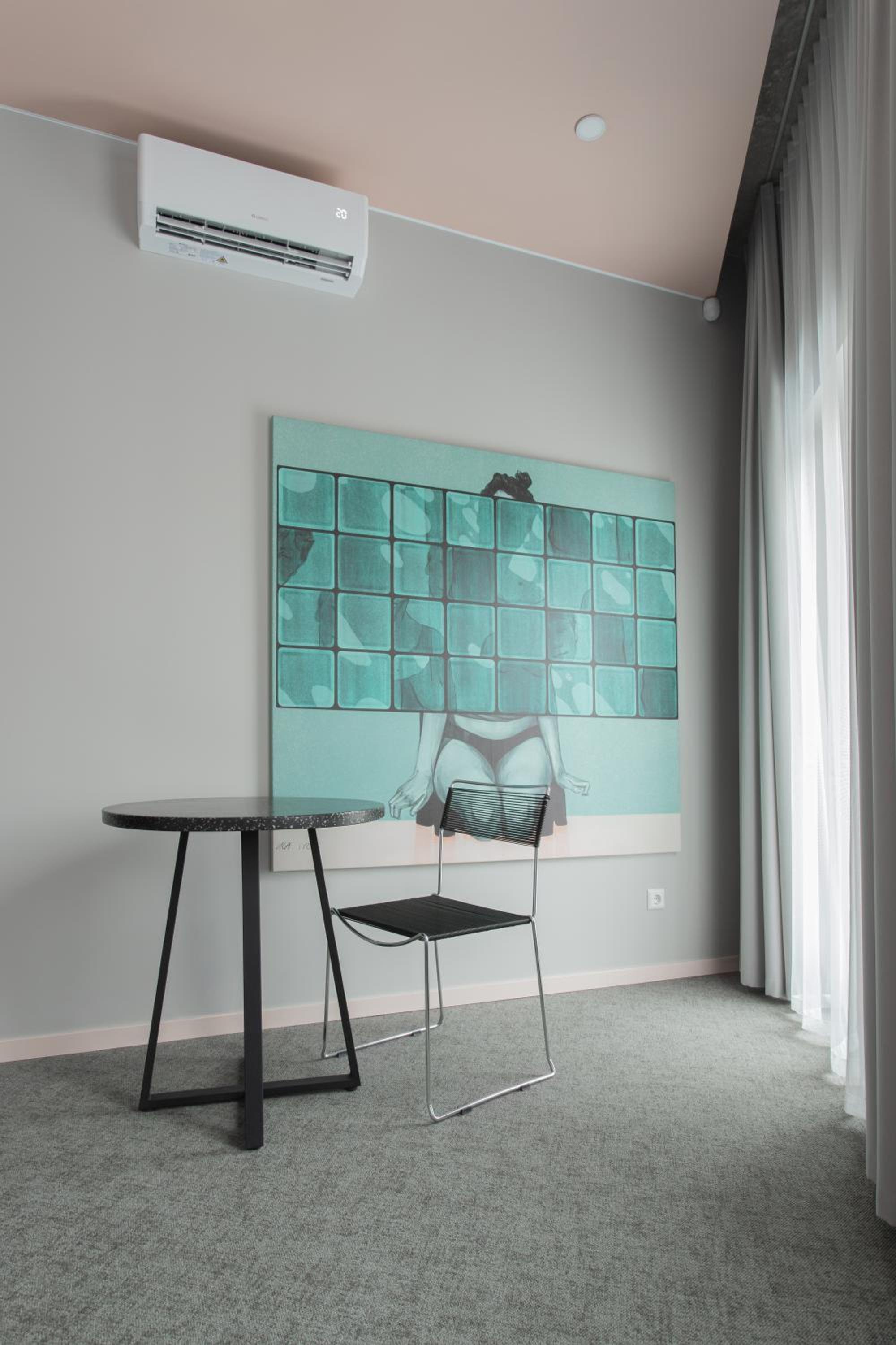 One-Bedroom Apartment with Balcony - Photo 4