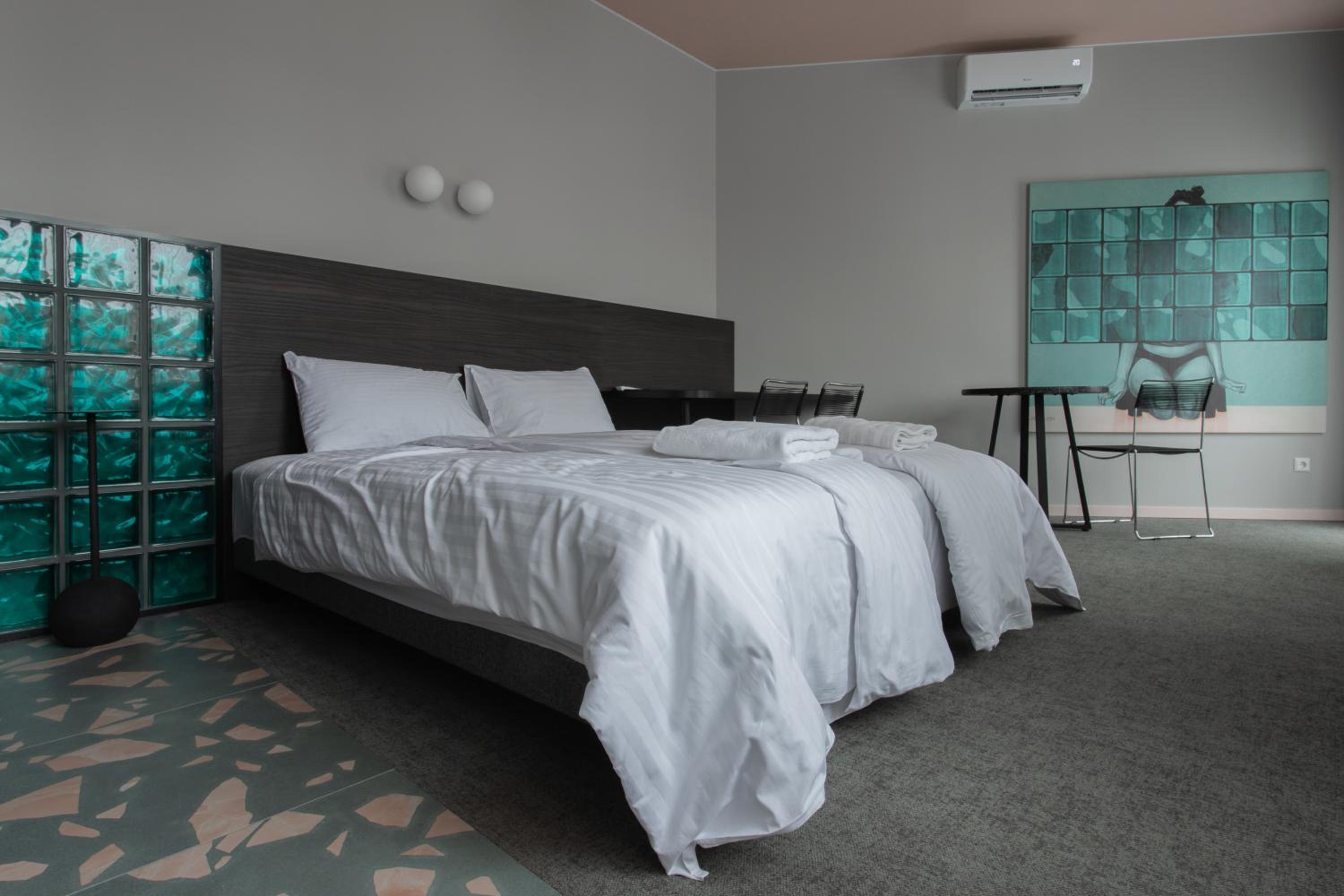 One-Bedroom Apartment with Balcony - Photo 6