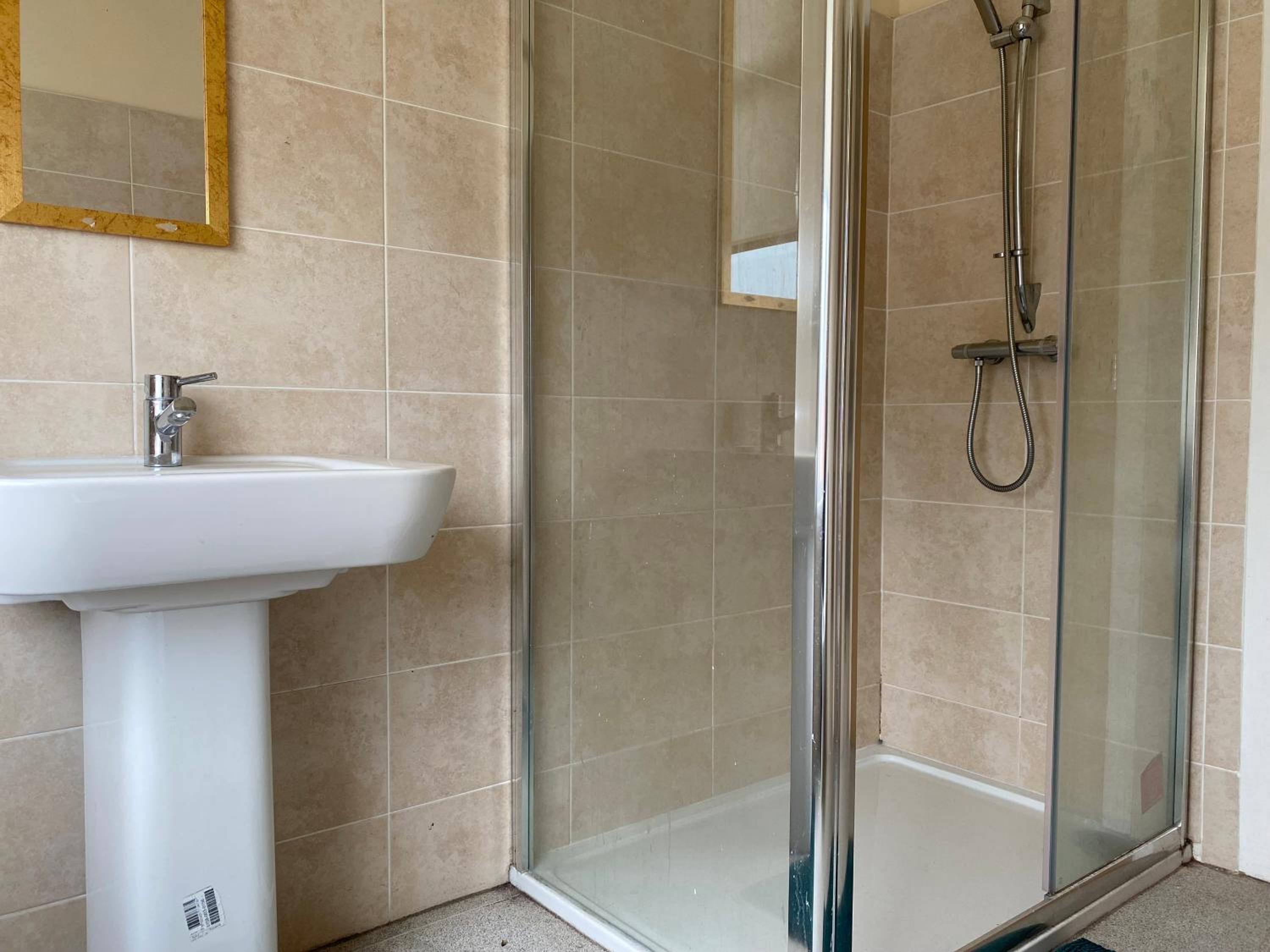 Double Room with Shared Bathroom photo 2