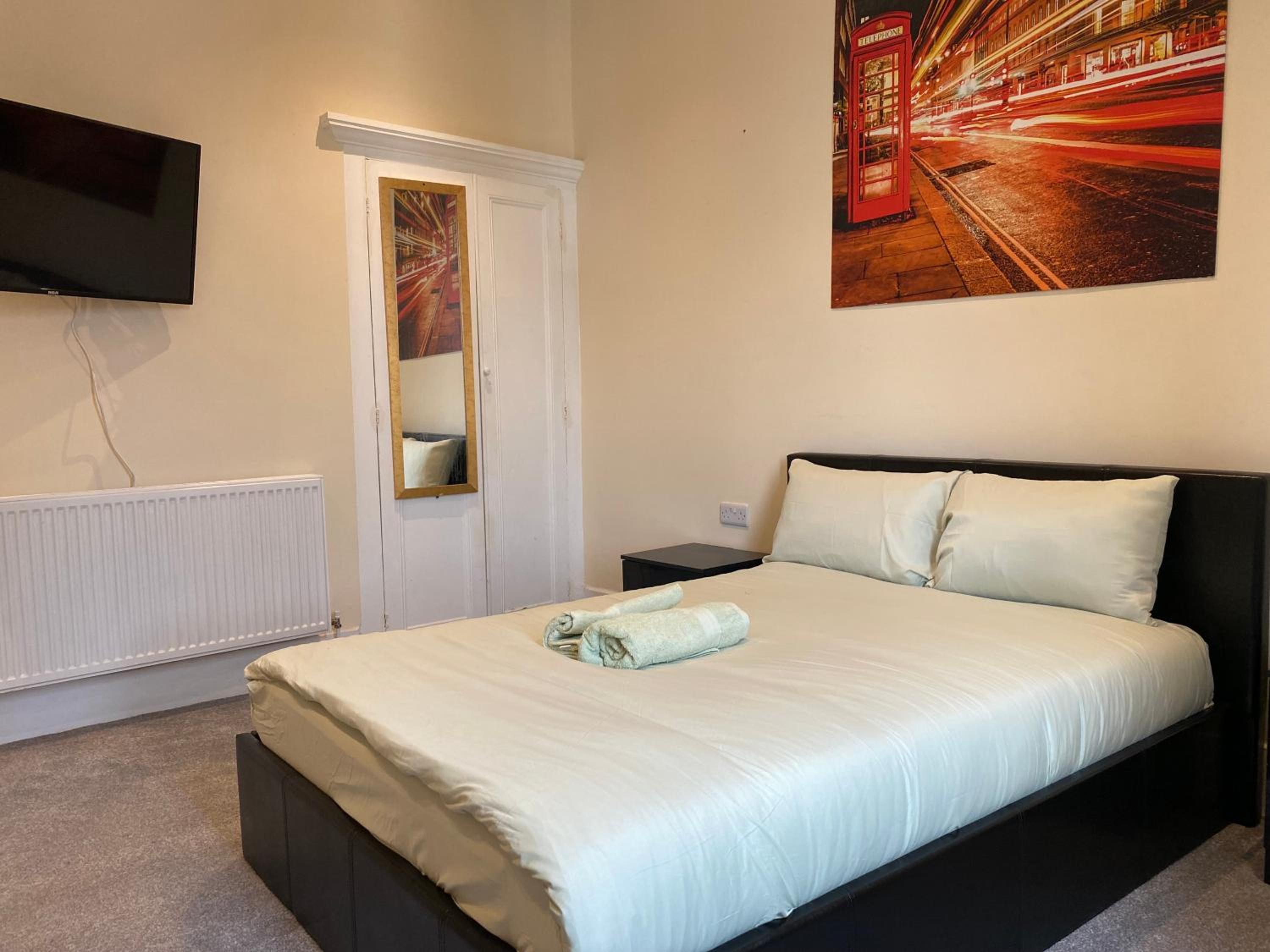 Double Room with Shared Bathroom photo 3