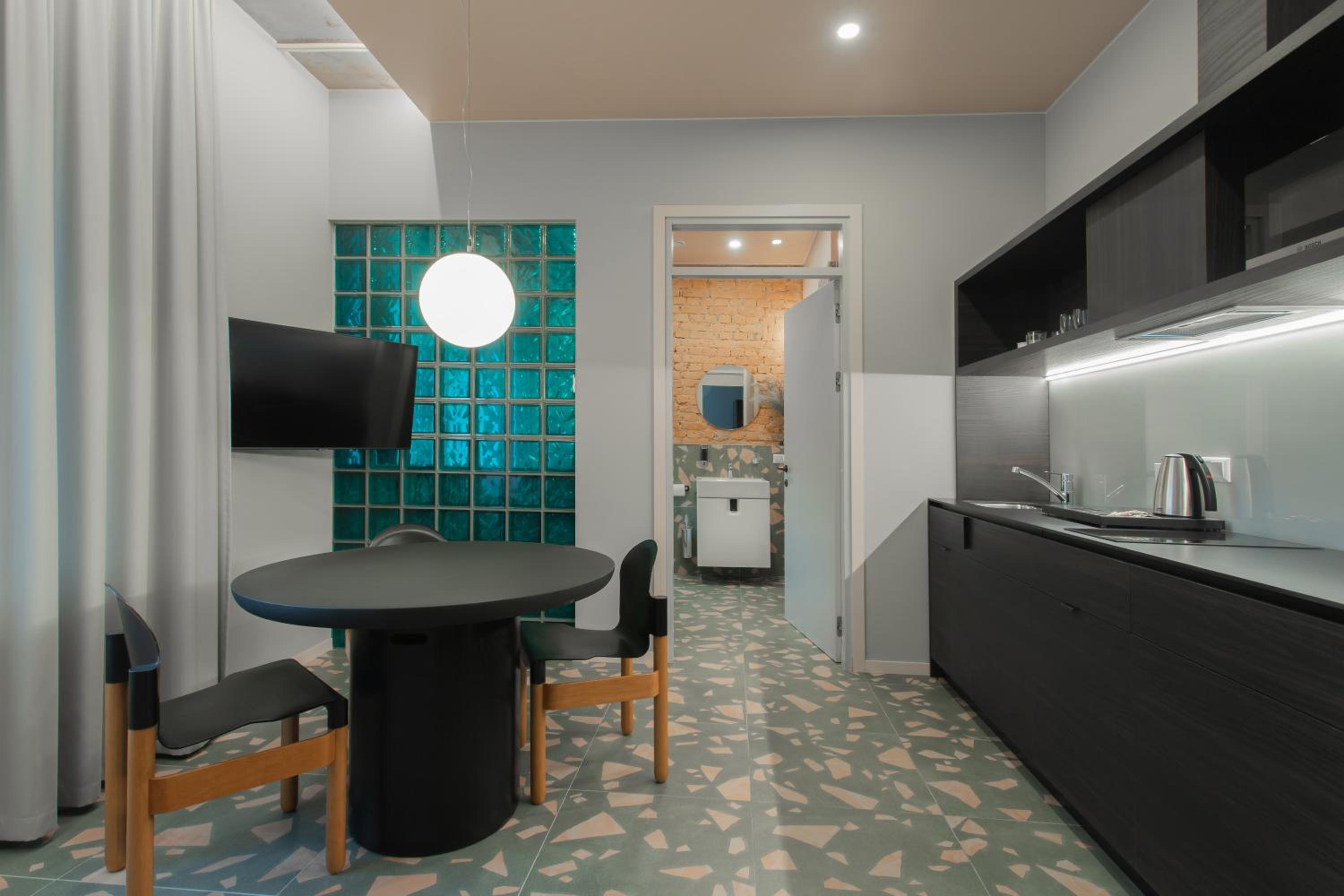 Superior One-Bedroom Apartment with Balcony - Photo 3