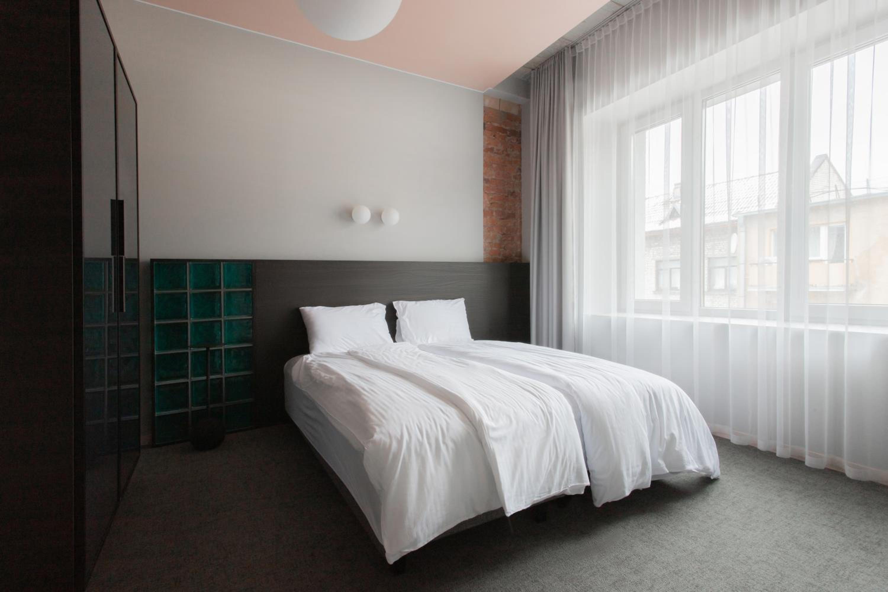 Superior One-Bedroom Apartment with Balcony - Photo 7