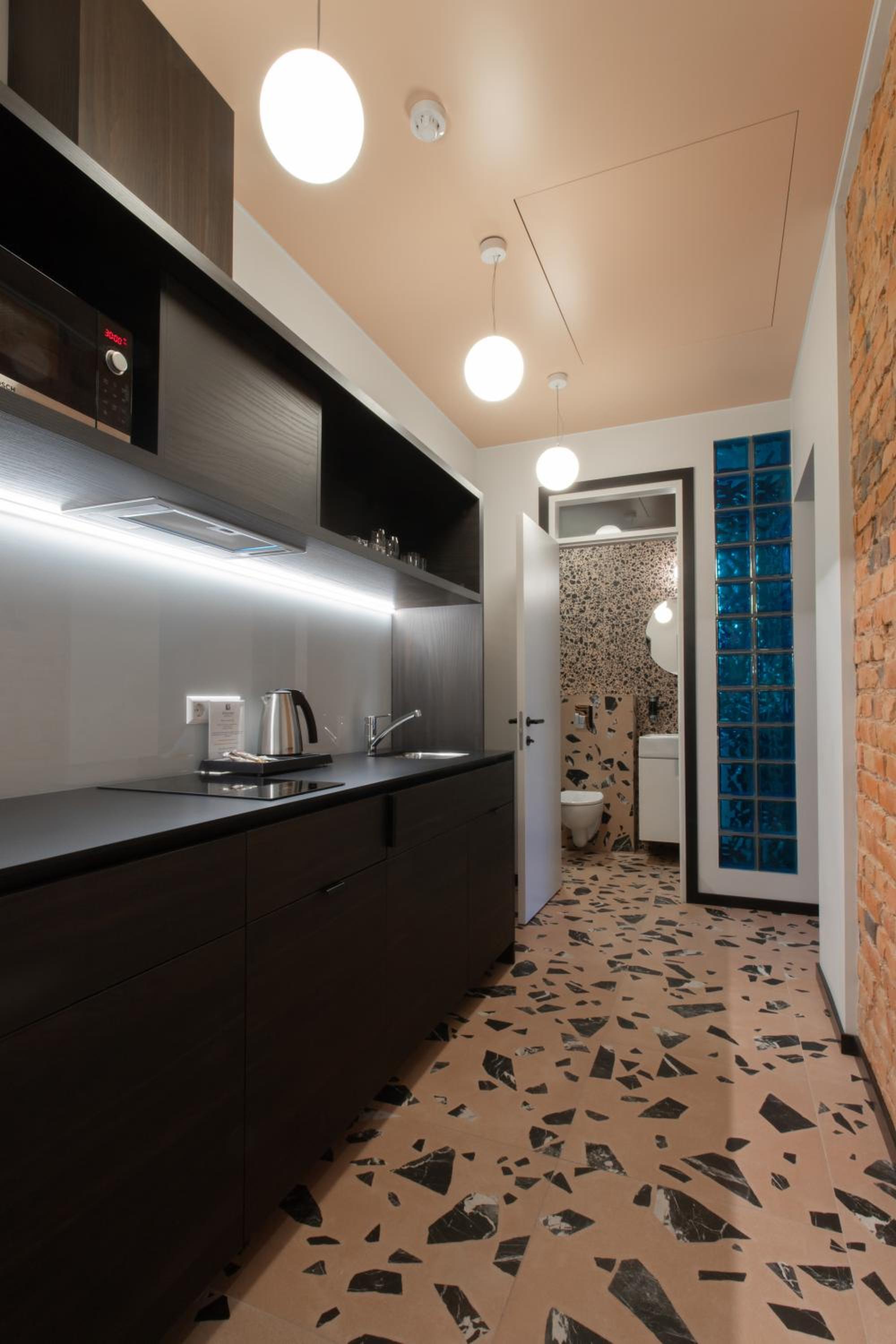 Apartment with City View - Photo 5