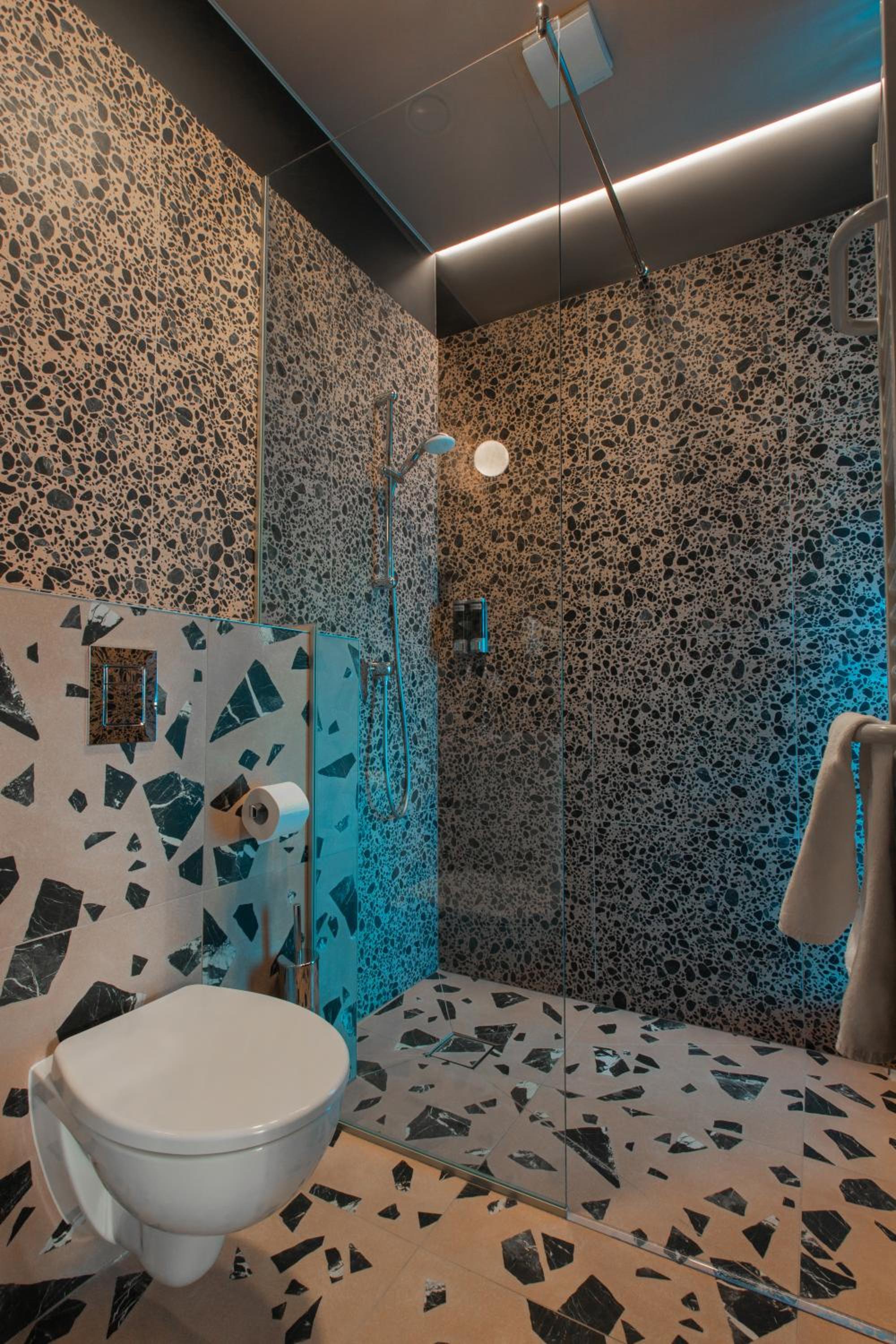 Double Room with Private Bathroom - Photo 1