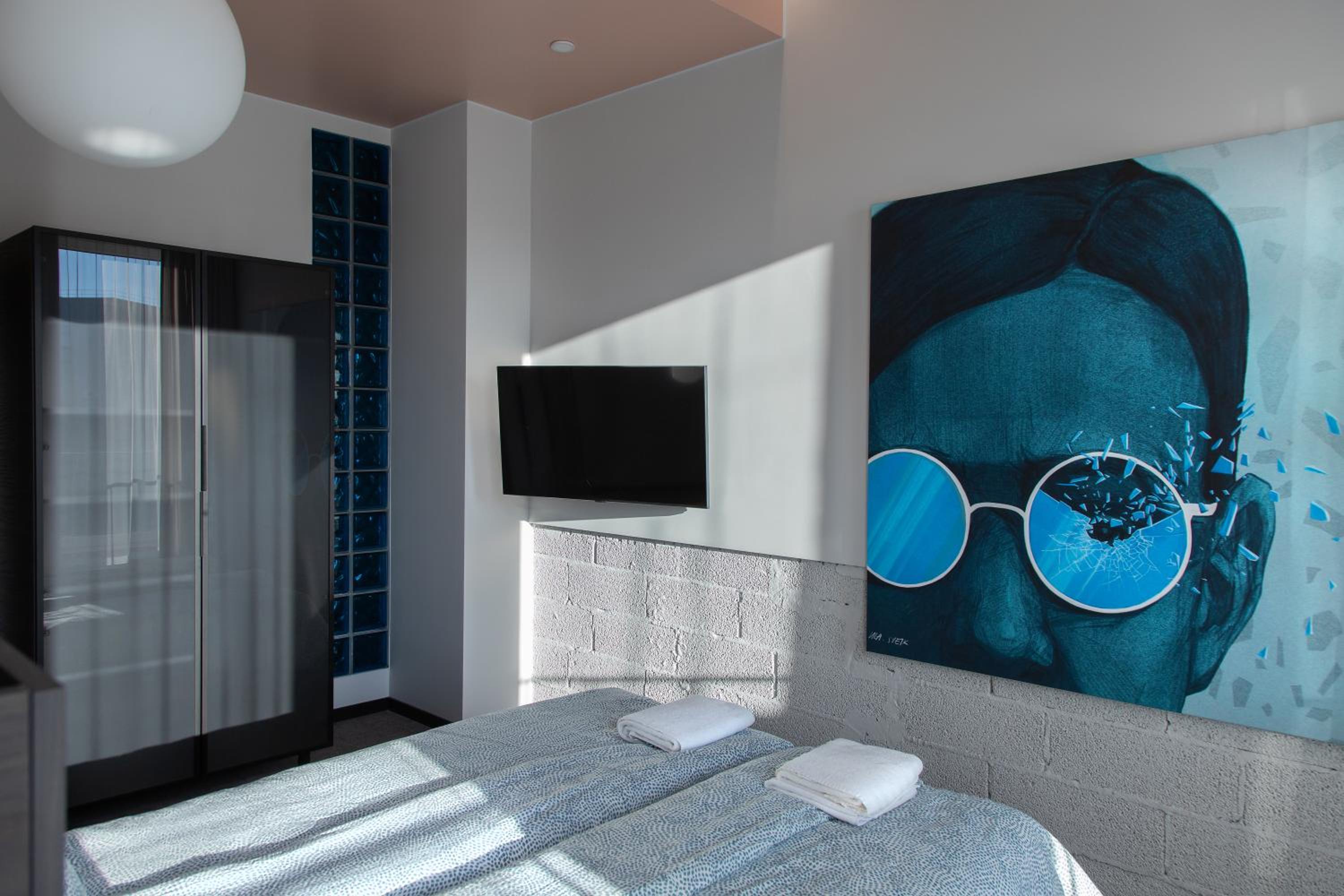 Double Room with Private Bathroom - Photo 9