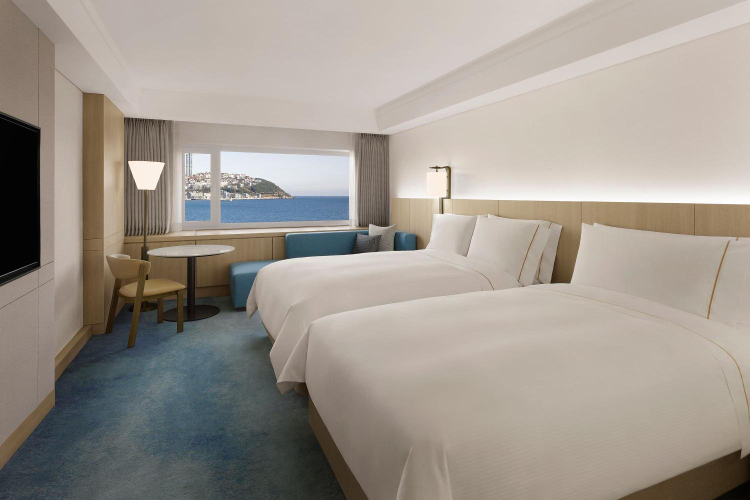 Deluxe Beach Family, 1 Queen and 1 Twin, Haeundae Beach view - Photo 7