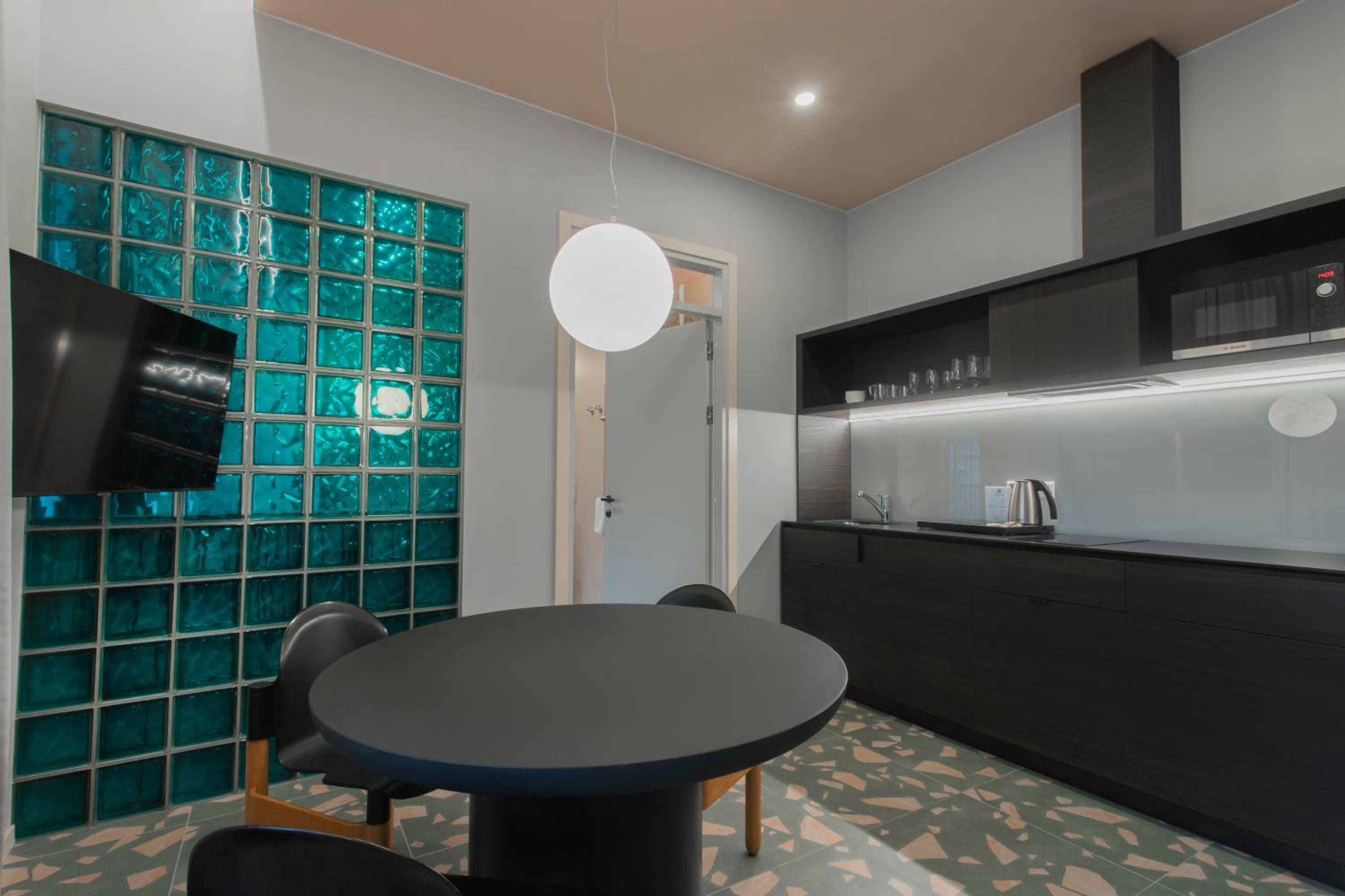 Superior One-Bedroom Apartment with Balcony - Photo 9