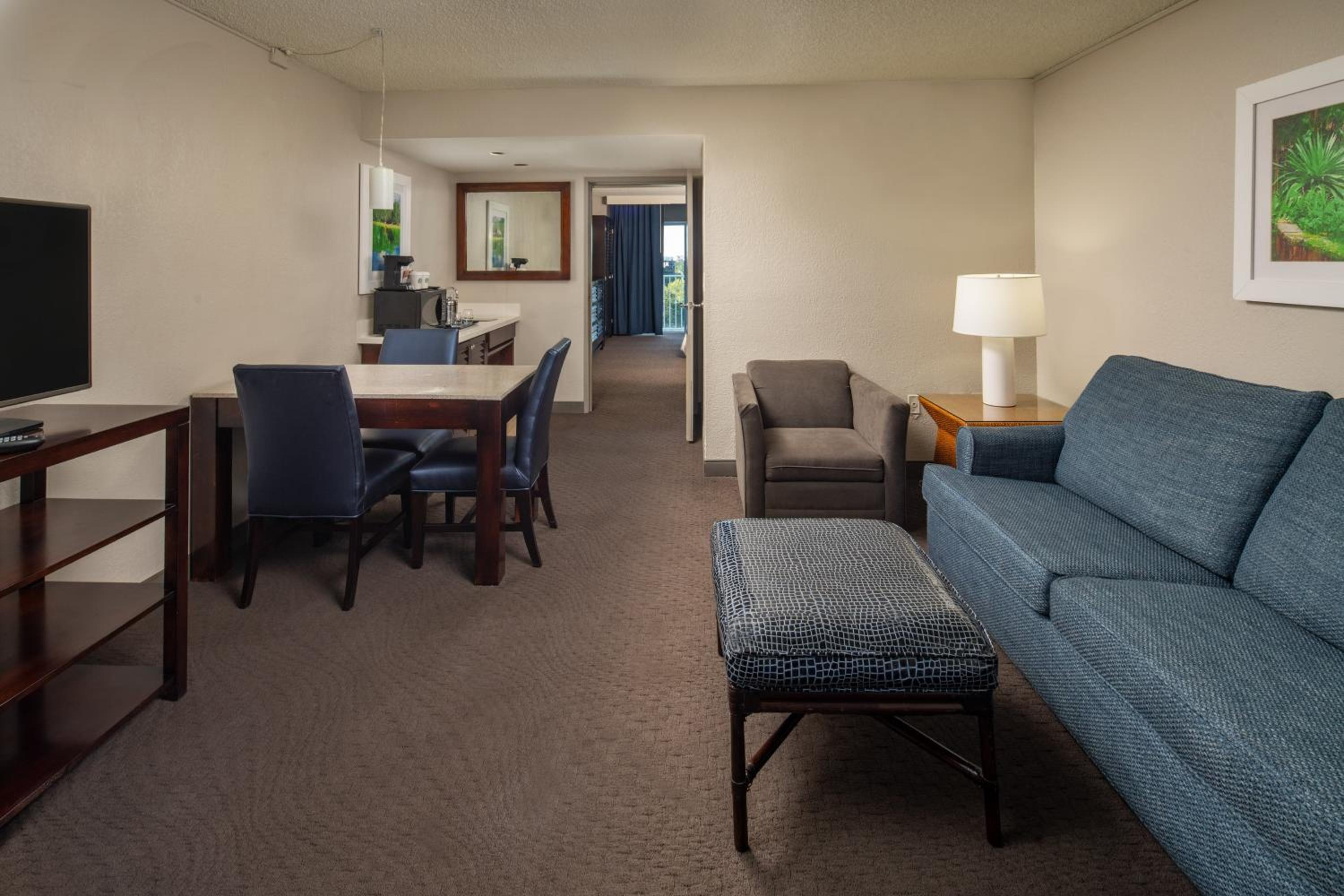 Suite, 1 King, Sofa bed - Photo 7