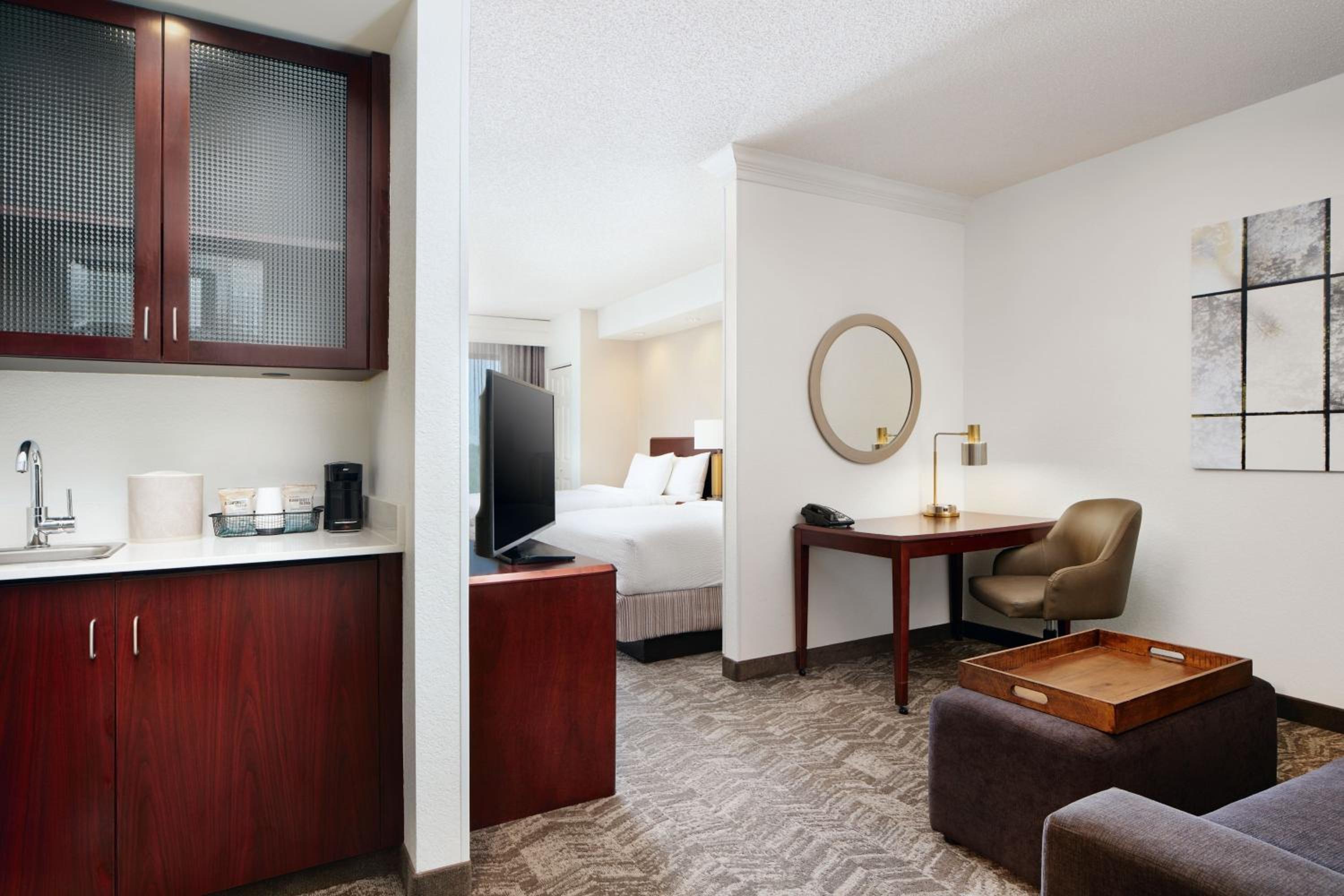 Double Suite with Sofa Bed and Mountain View - Photo 2
