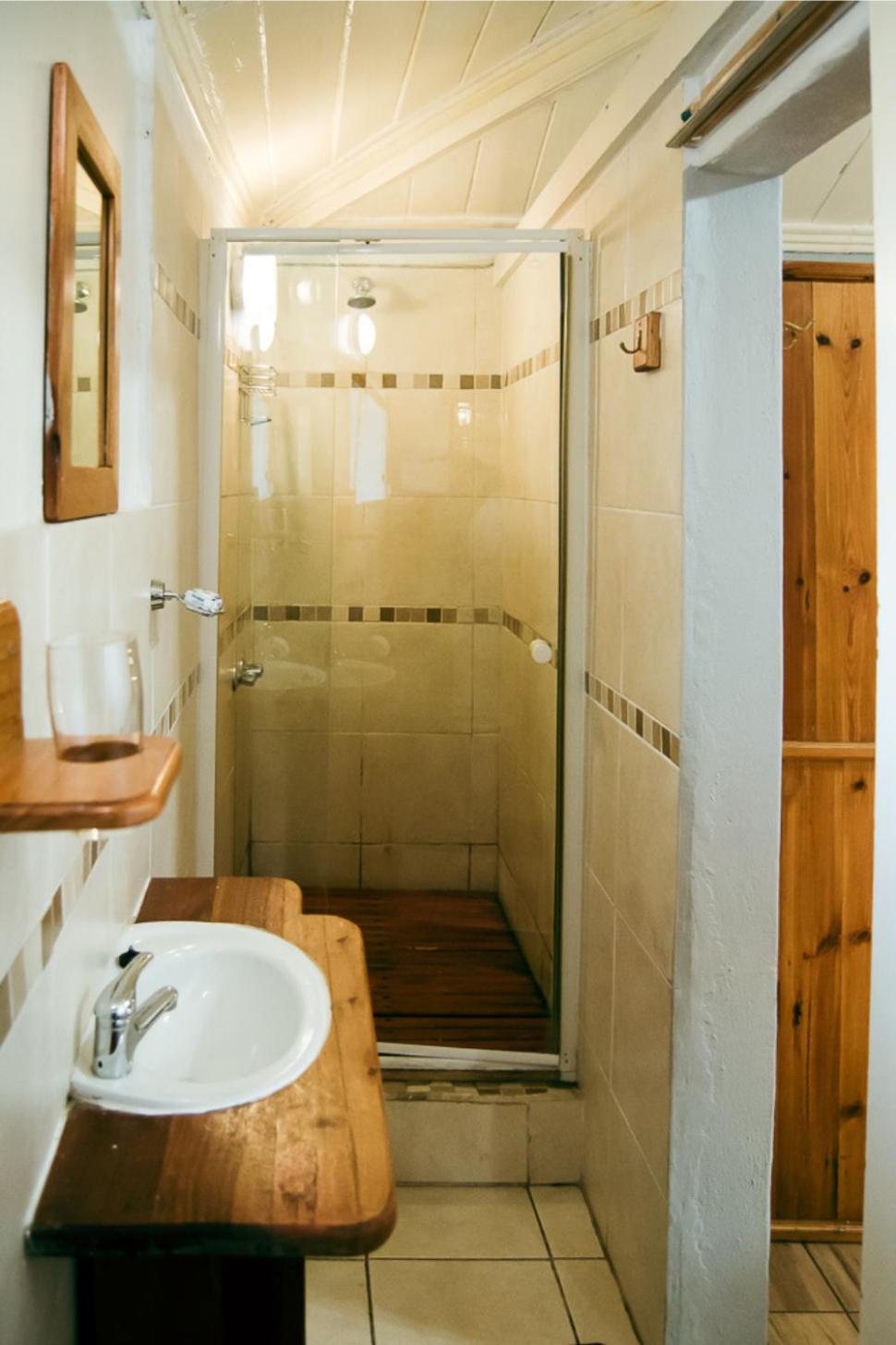 Twin Room with Private Bathroom - Photo 2