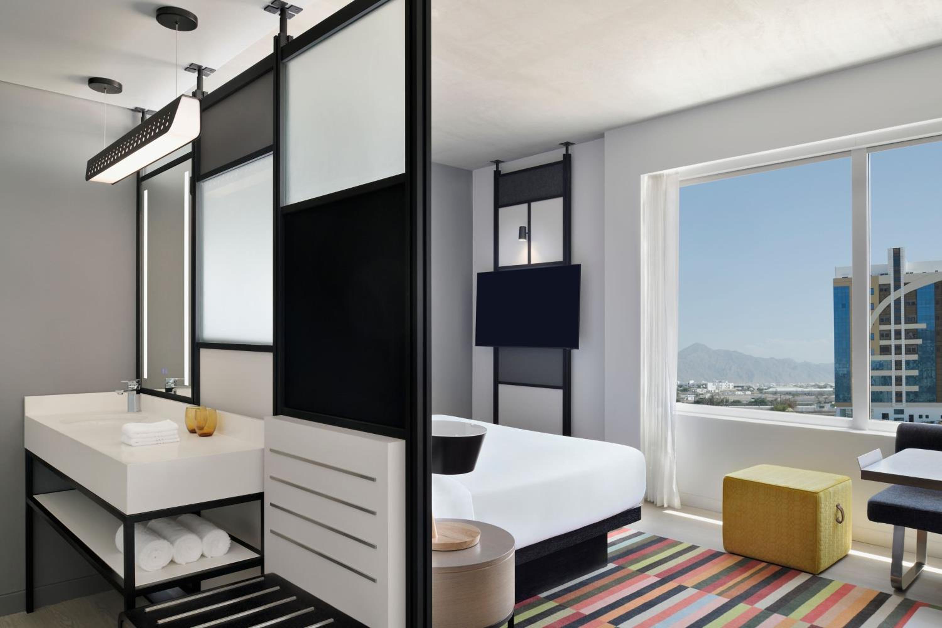 Aloft room, Guest room, 1 King, Free Shuttle Buss to OCEC & Mall of Oman - Photo 3