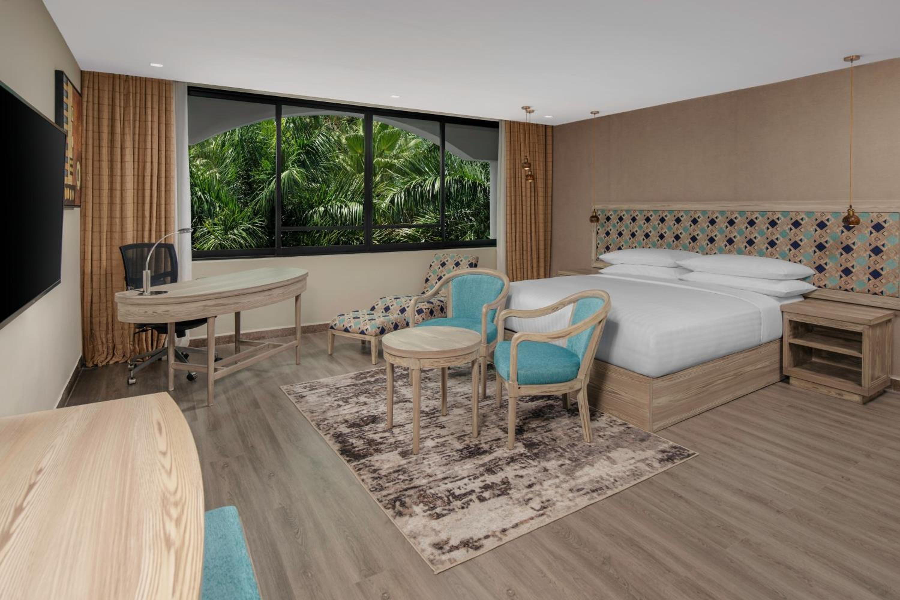 Deluxe King Room with Garden View - Photo 2