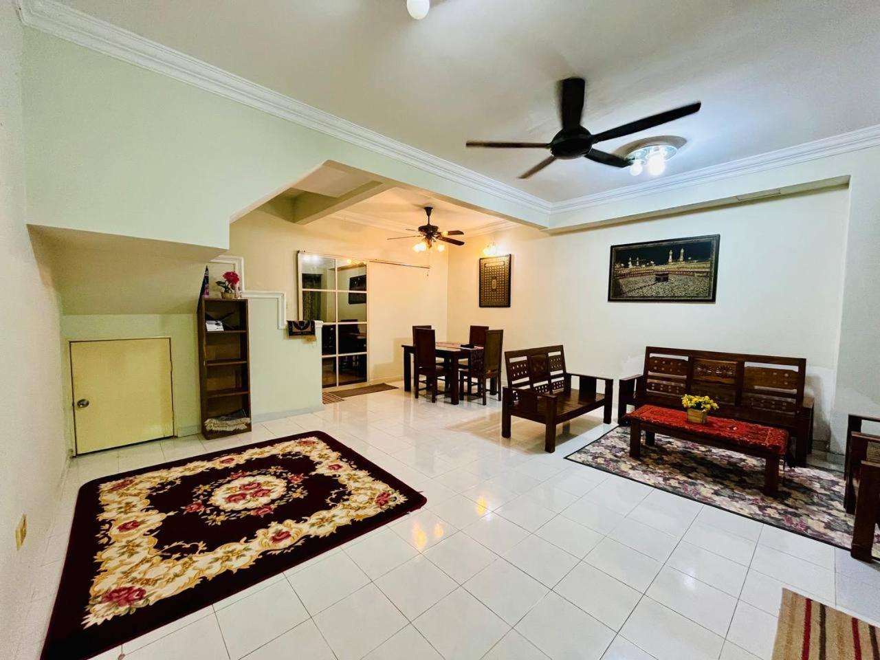 Four-Bedroom House photo 2