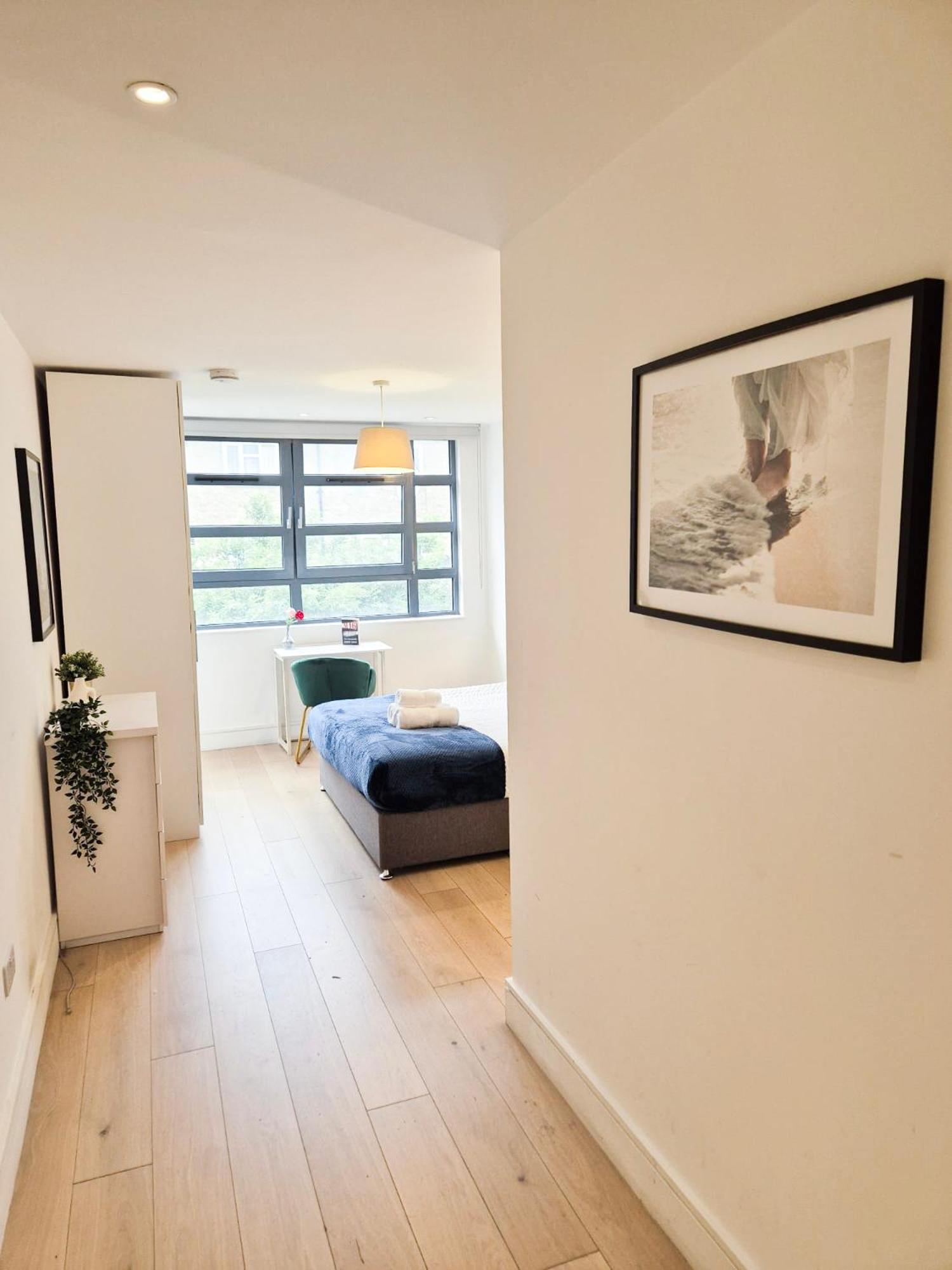 Three-Bedroom Apartment with Balcony photo 2