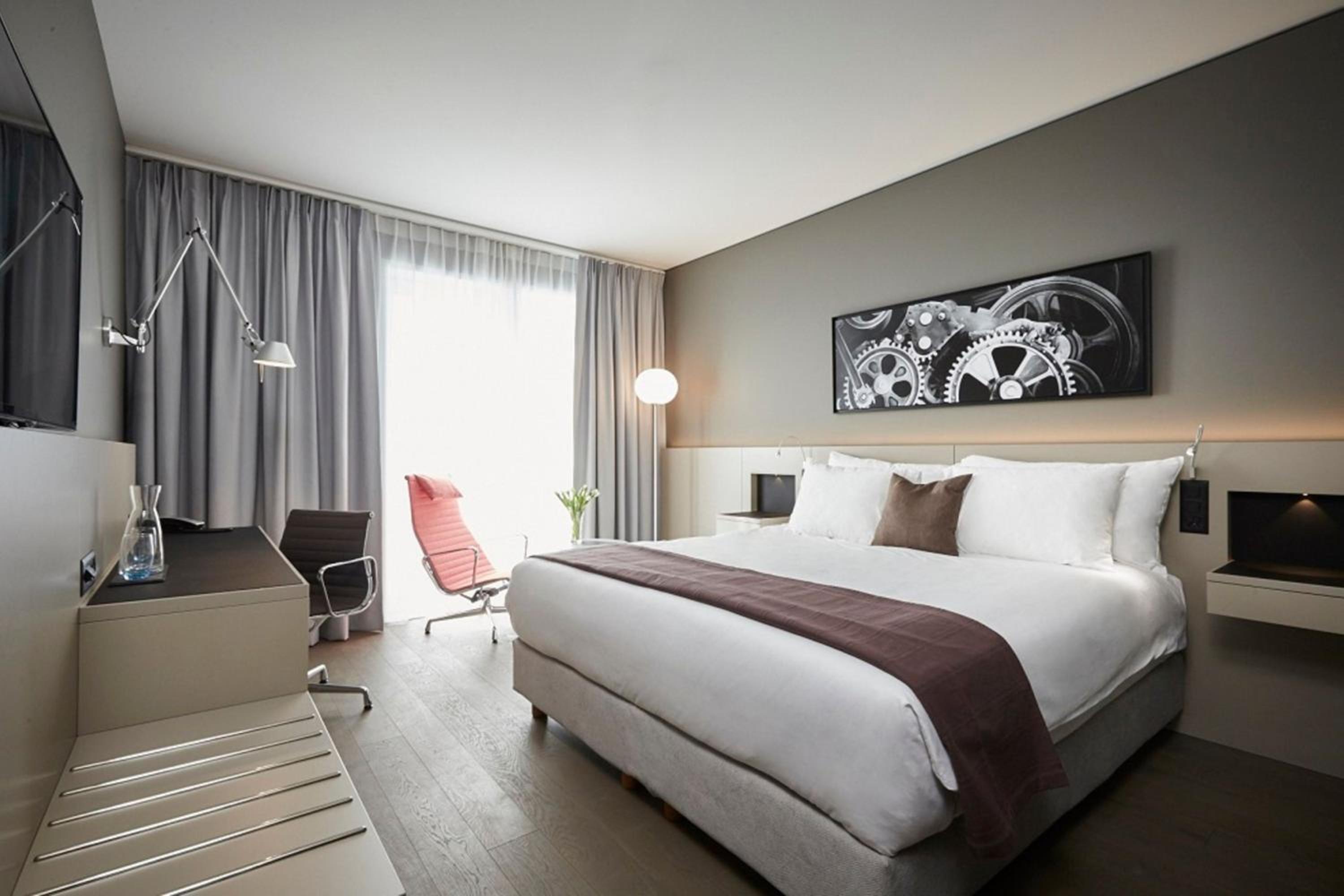 Deluxe King Room with Garden View