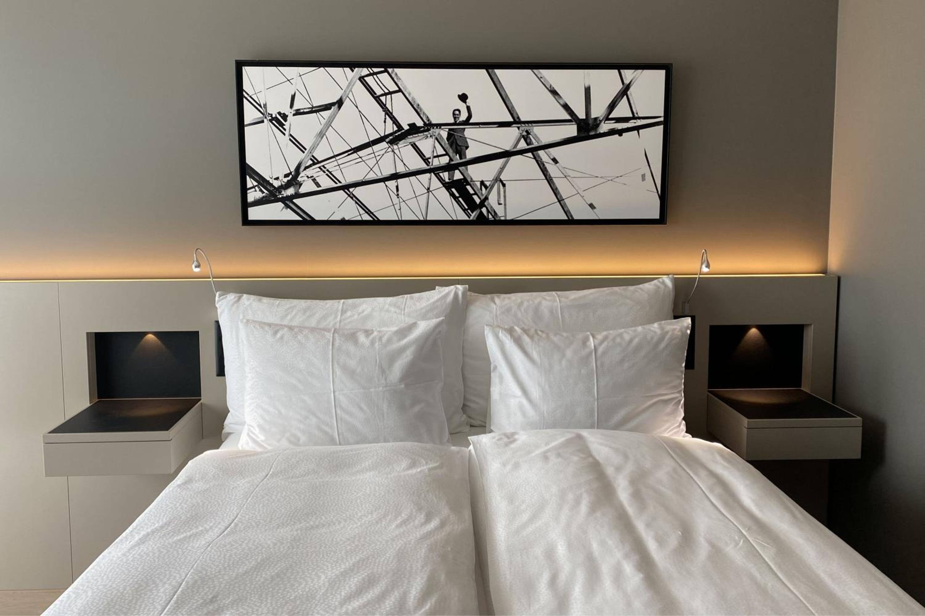 Standard King Room with City View photo 3