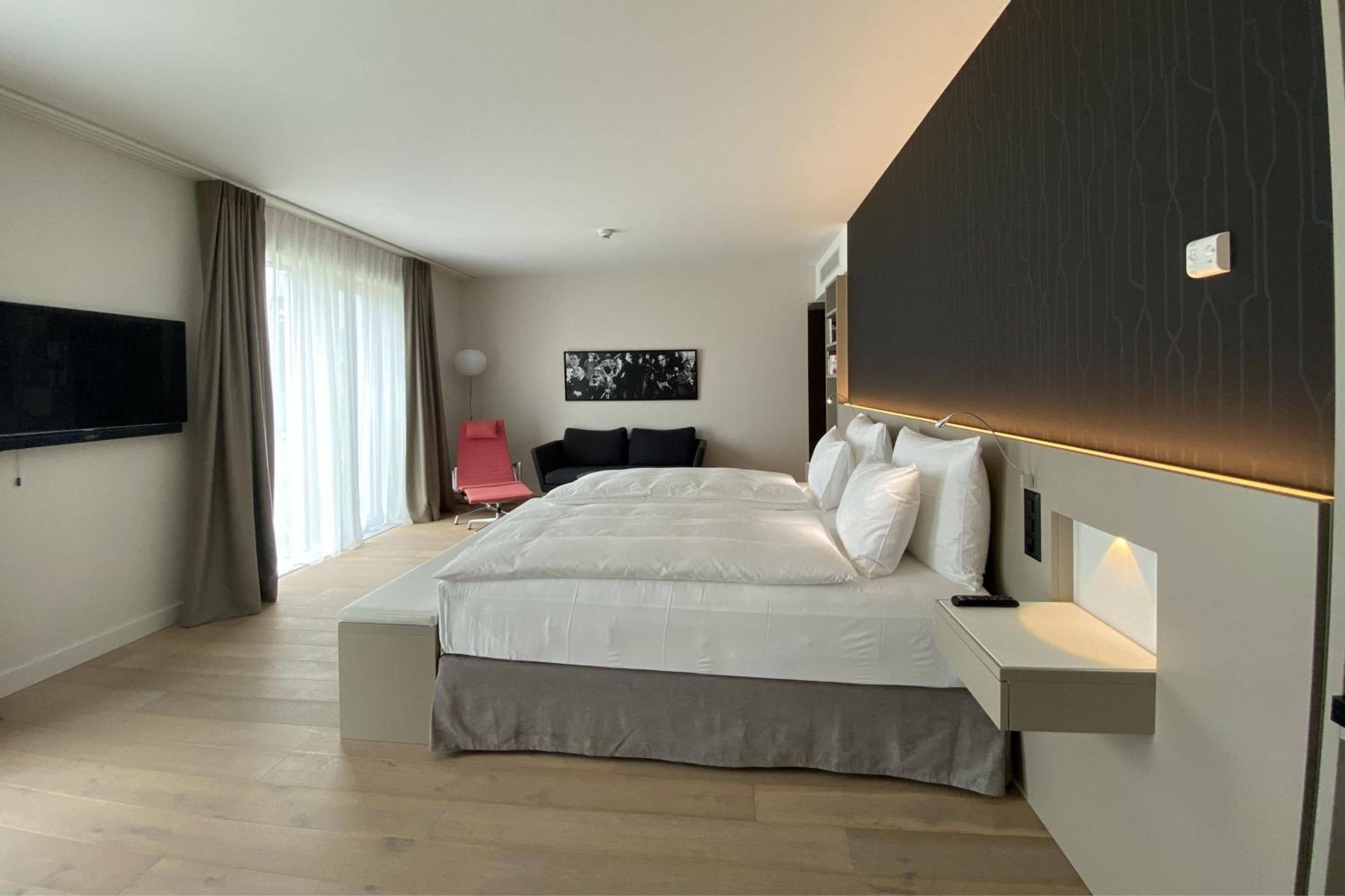 Junior King Suite with Partial Water View